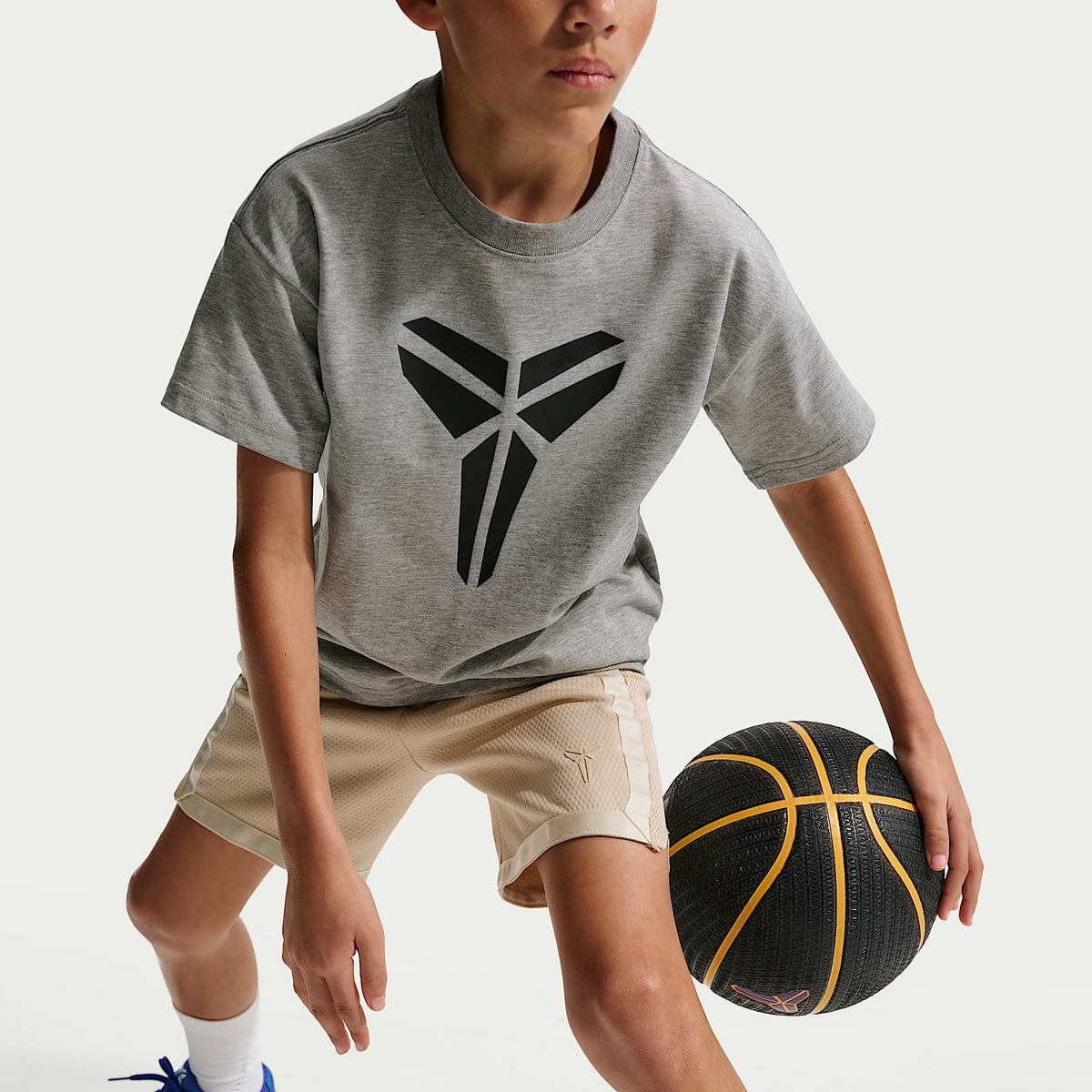 Shorts Dri-FIT Mamba para niños de talla grande Kobe – Duna/Duna – vista 4