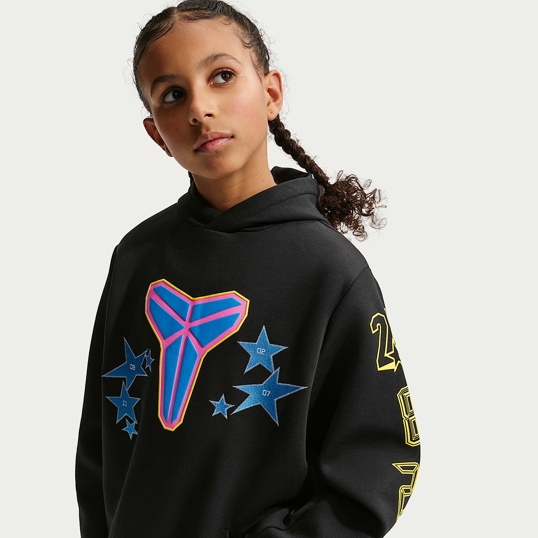 Sudadera con gorro de básquetbol de tejido Fleece para niños talla grande Kobe All-Star Weekend – Negro/Amarillo sónico/Azul foto claro – vista 2