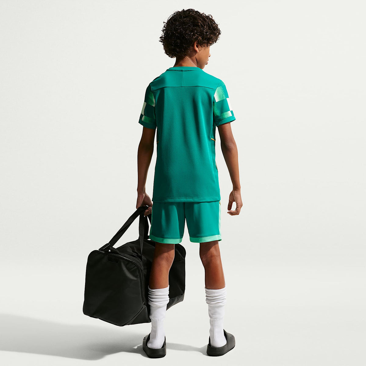 Shorts de futbol Nike Dri-FIT para niños talla grande Kylian Mbappé Academy – Azul verdoso Río/Menta claro/Oro metalizado – vista 6