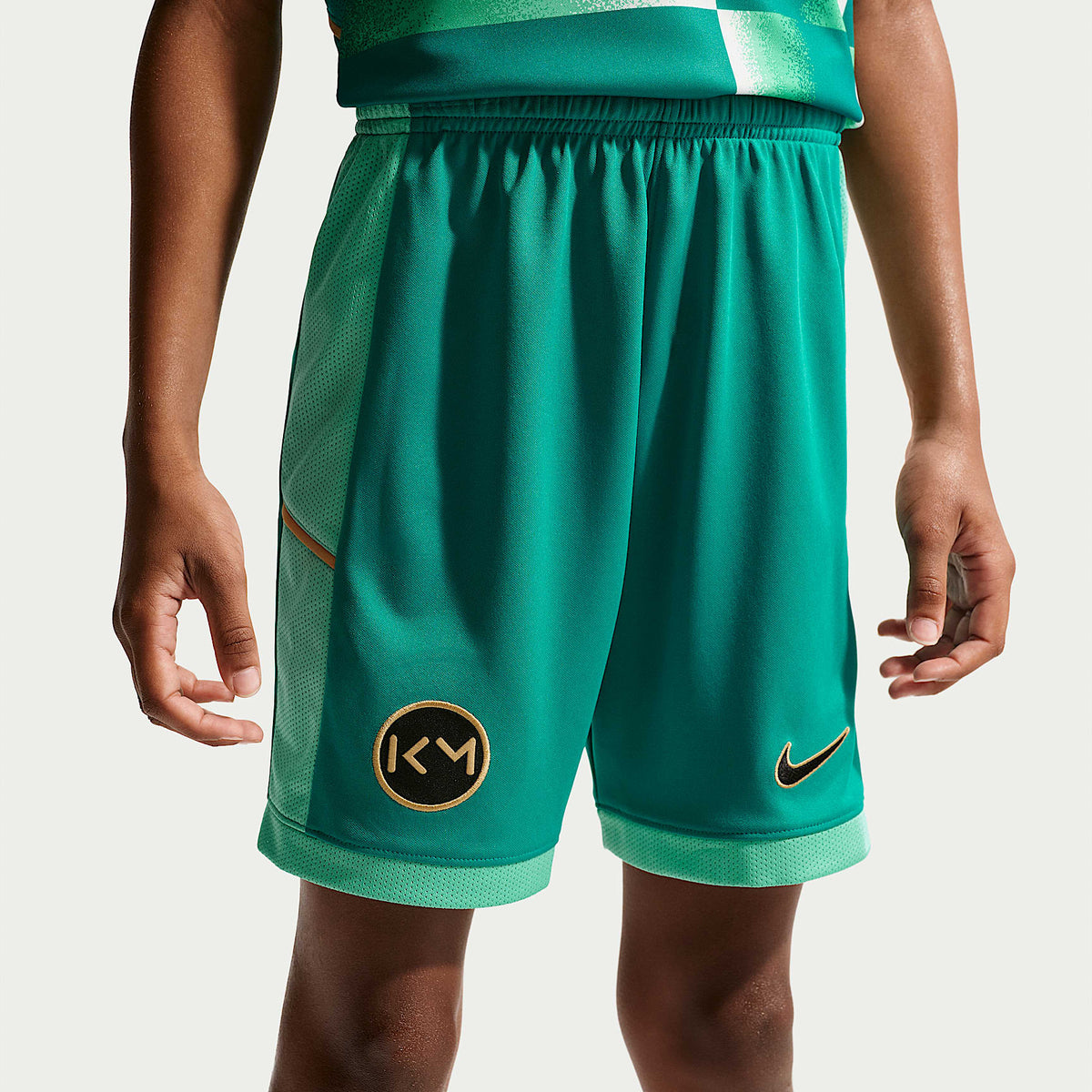 Shorts de futbol Nike Dri-FIT para niños talla grande Kylian Mbappé Academy – Azul verdoso Río/Menta claro/Oro metalizado – vista 2