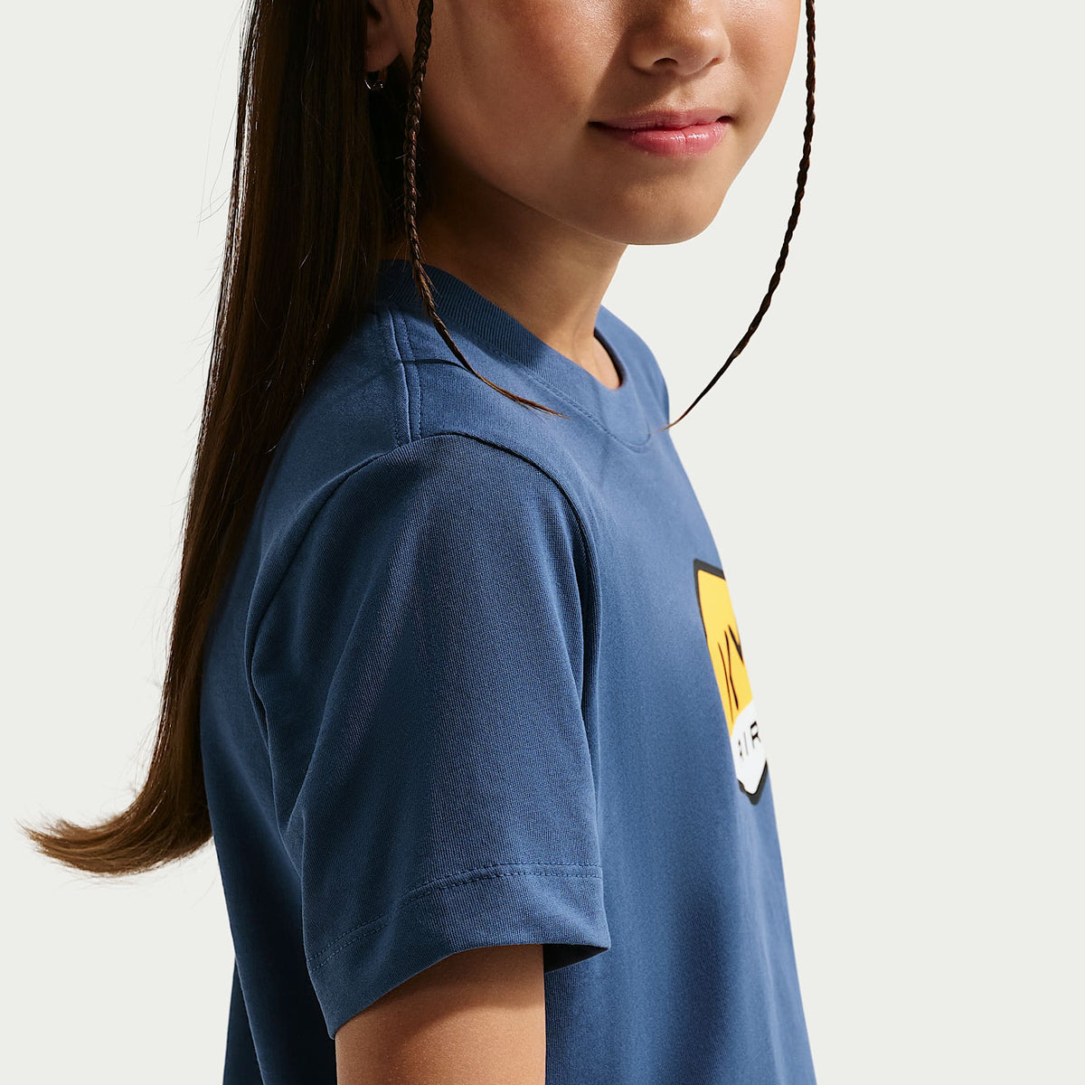 Playera Dri-FIT para niños talla grande Kylian Mbappé – Azul marino místico – vista 2