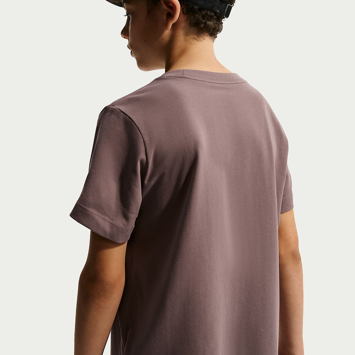 Playera Dri-FIT para niños talla grande Kylian Mbappé – Eclipse ciruela – vista 2
