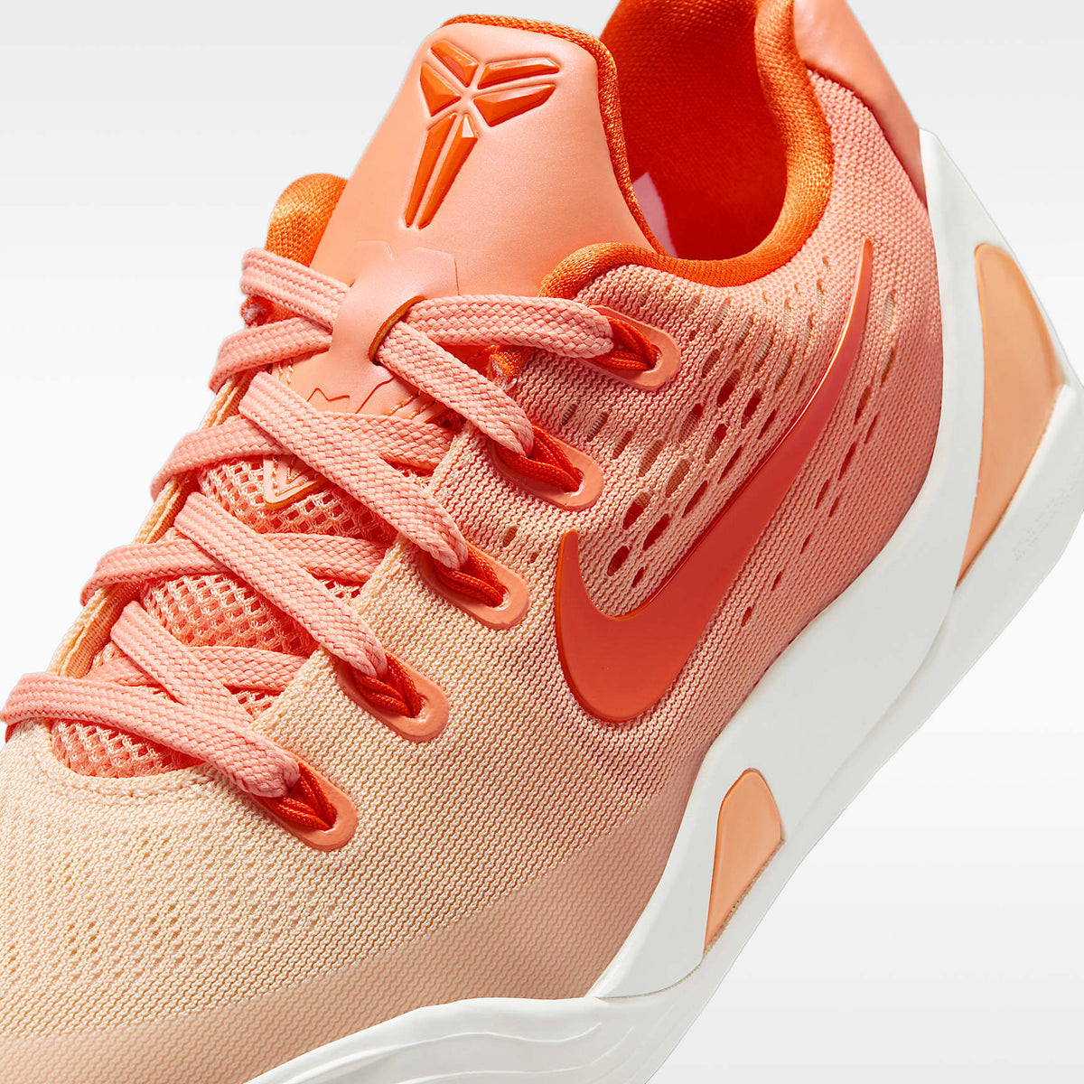 Kobe IX Low EM – Escarcha naranja/Naranja brillante/Blanco cumbre/Melocotón hielo – vista 7
