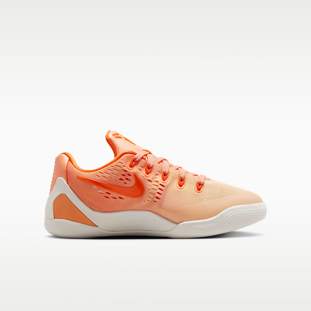 Kobe IX Low EM – Escarcha naranja/Naranja brillante/Blanco cumbre/Melocotón hielo – vista 3
