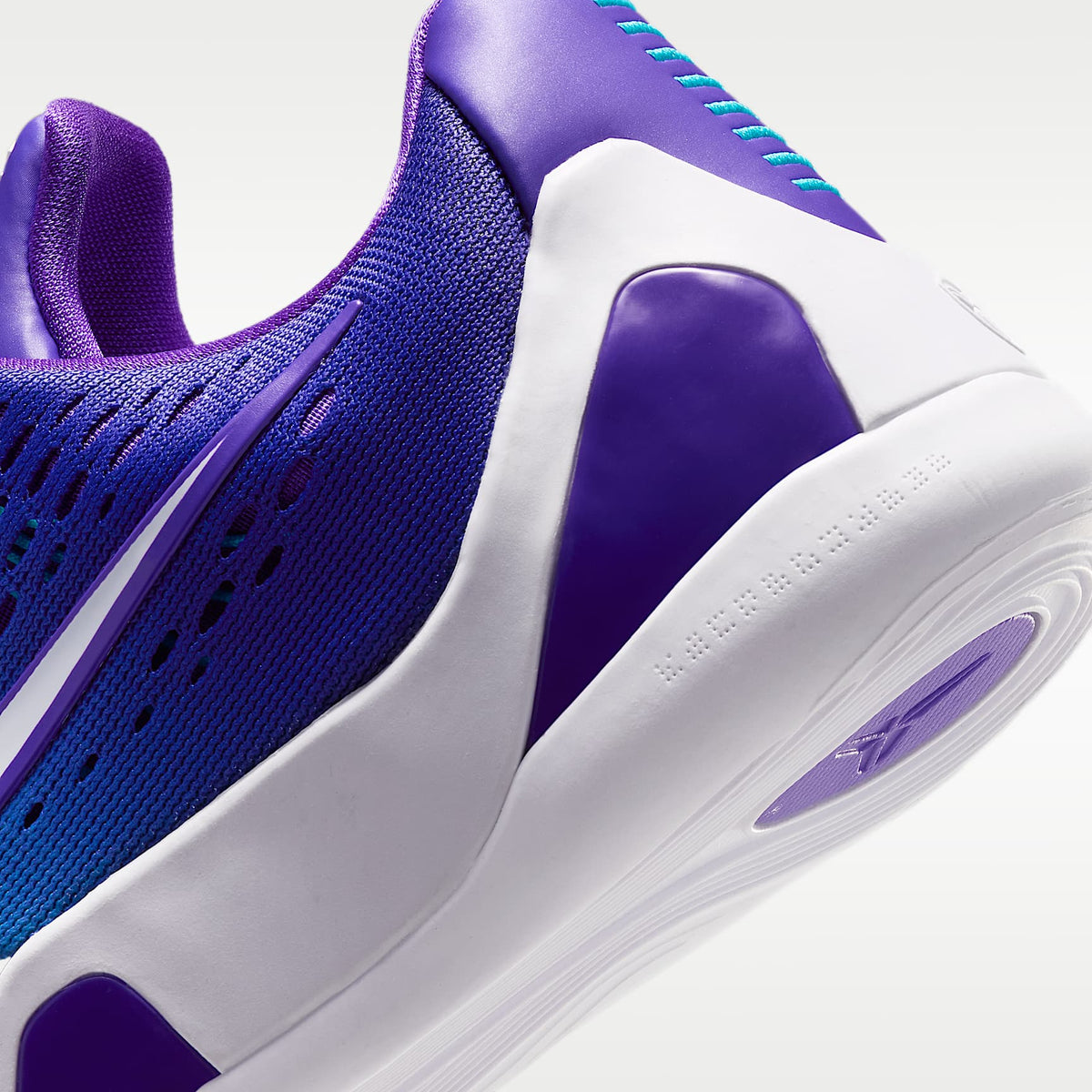 Kobe 9 Low EM – Morado feroz/Blanco/Laguna azul – vista 8