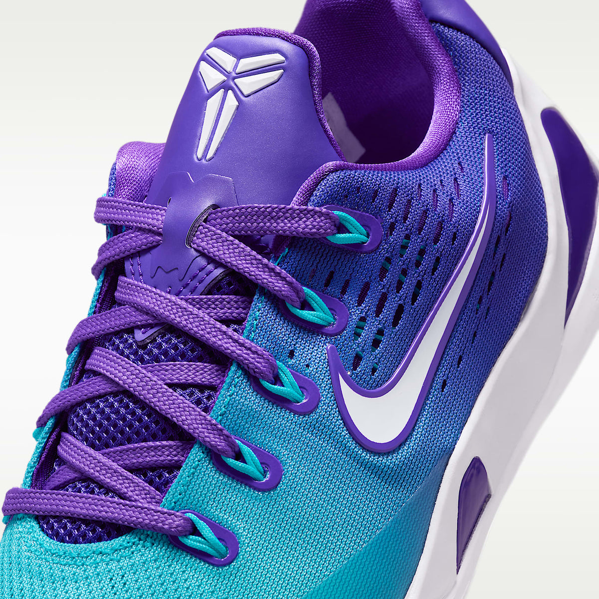 Kobe 9 Low EM – Morado feroz/Blanco/Laguna azul – vista 7