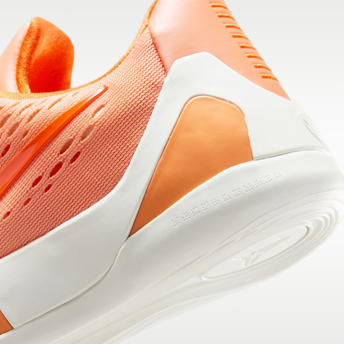 Kobe IX Low EM – Escarcha naranja/Naranja brillante/Blanco cumbre/Melocotón hielo – vista 8