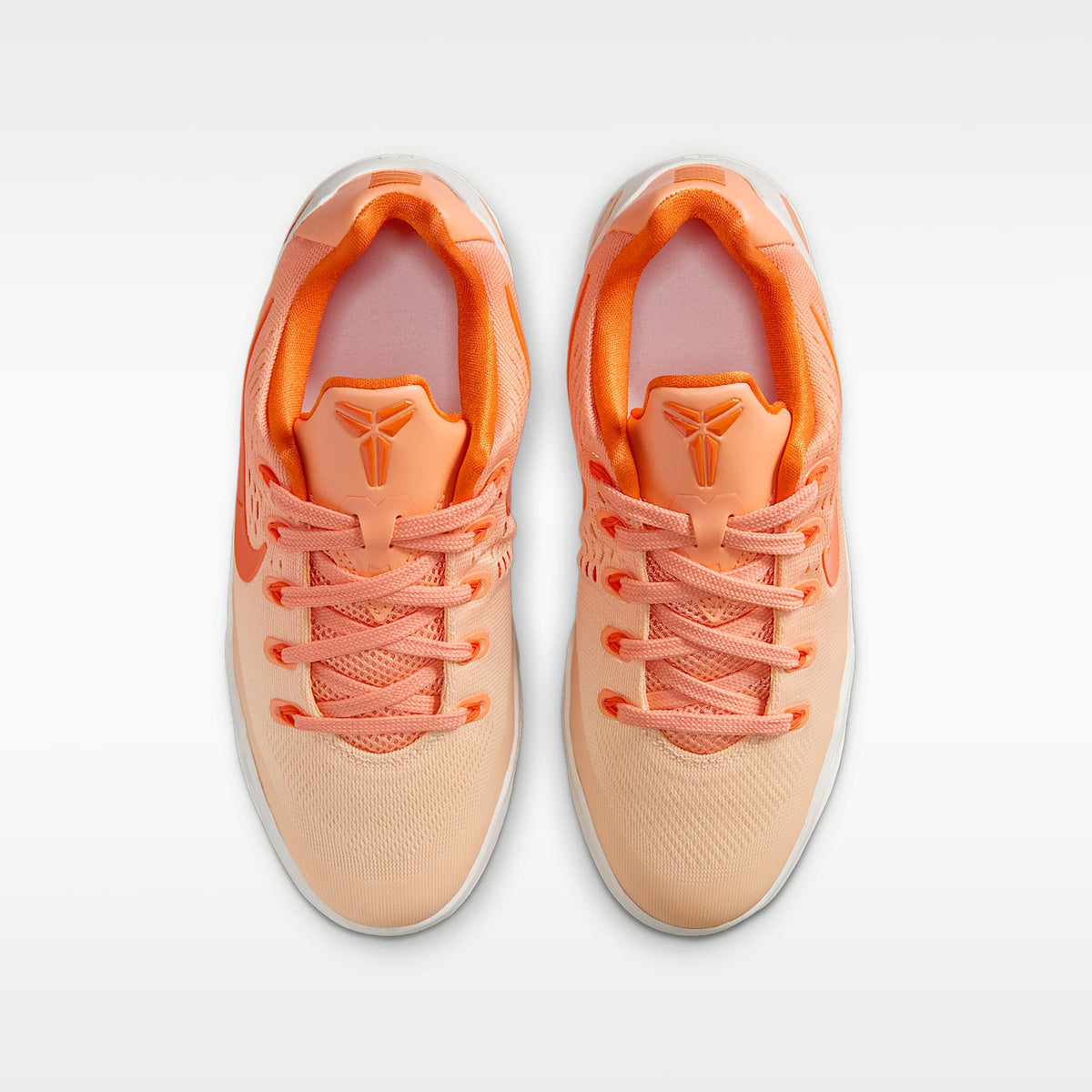 Kobe IX Low EM – Escarcha naranja/Naranja brillante/Blanco cumbre/Melocotón hielo – vista 4
