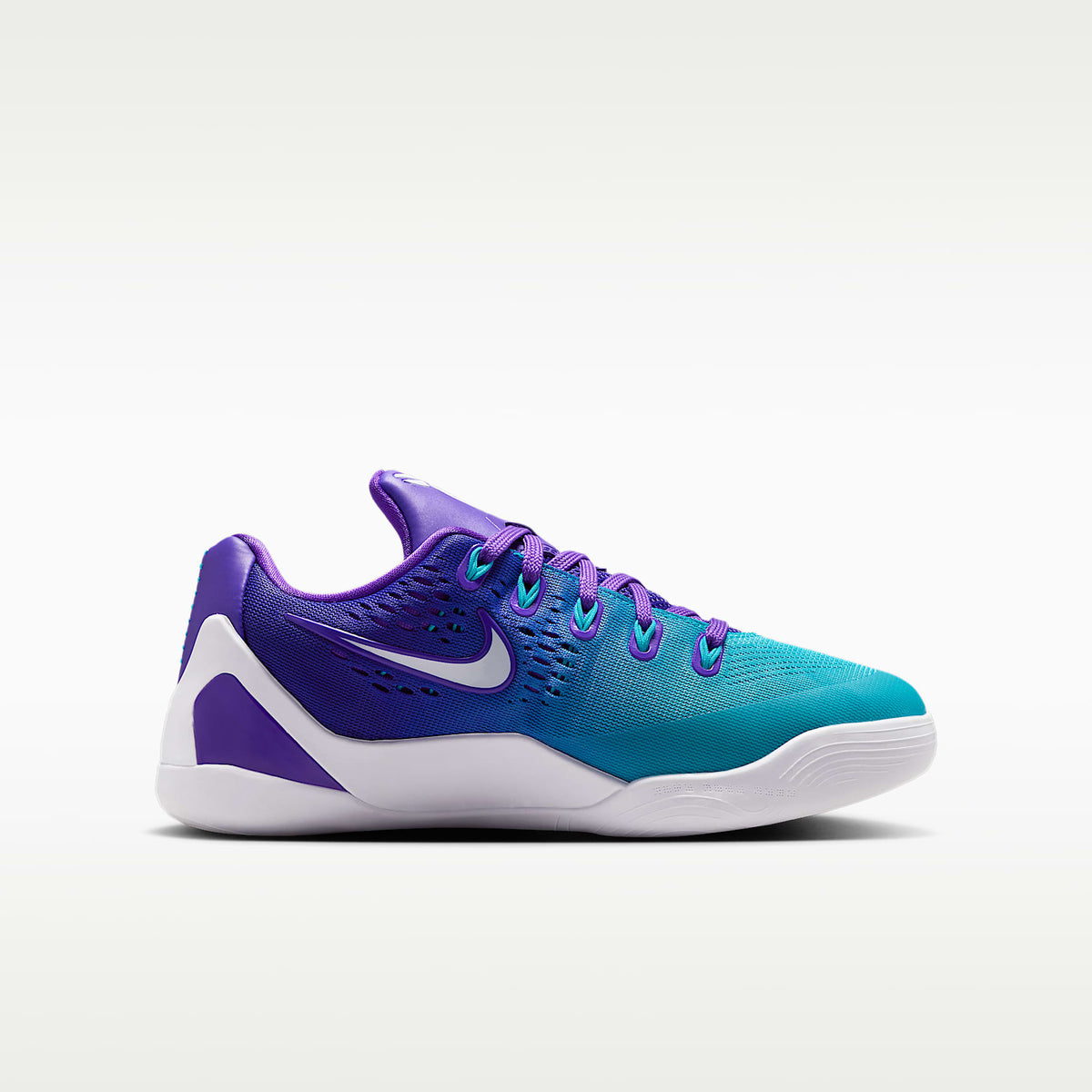 Kobe 9 Low EM – Morado feroz/Blanco/Laguna azul – vista 3