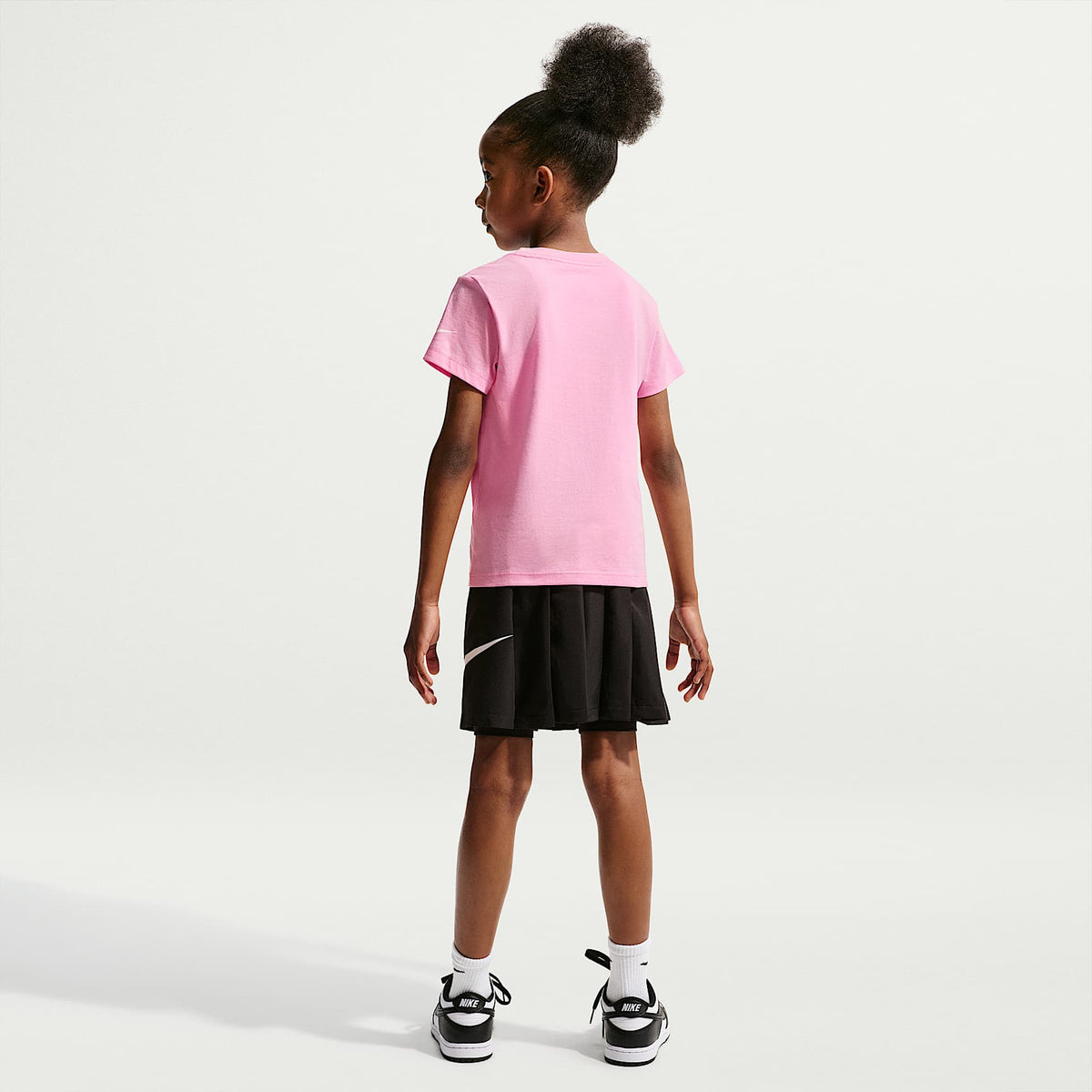 Playera Connected para niños talla pequeña Nike – Rosa amanecer – vista 5