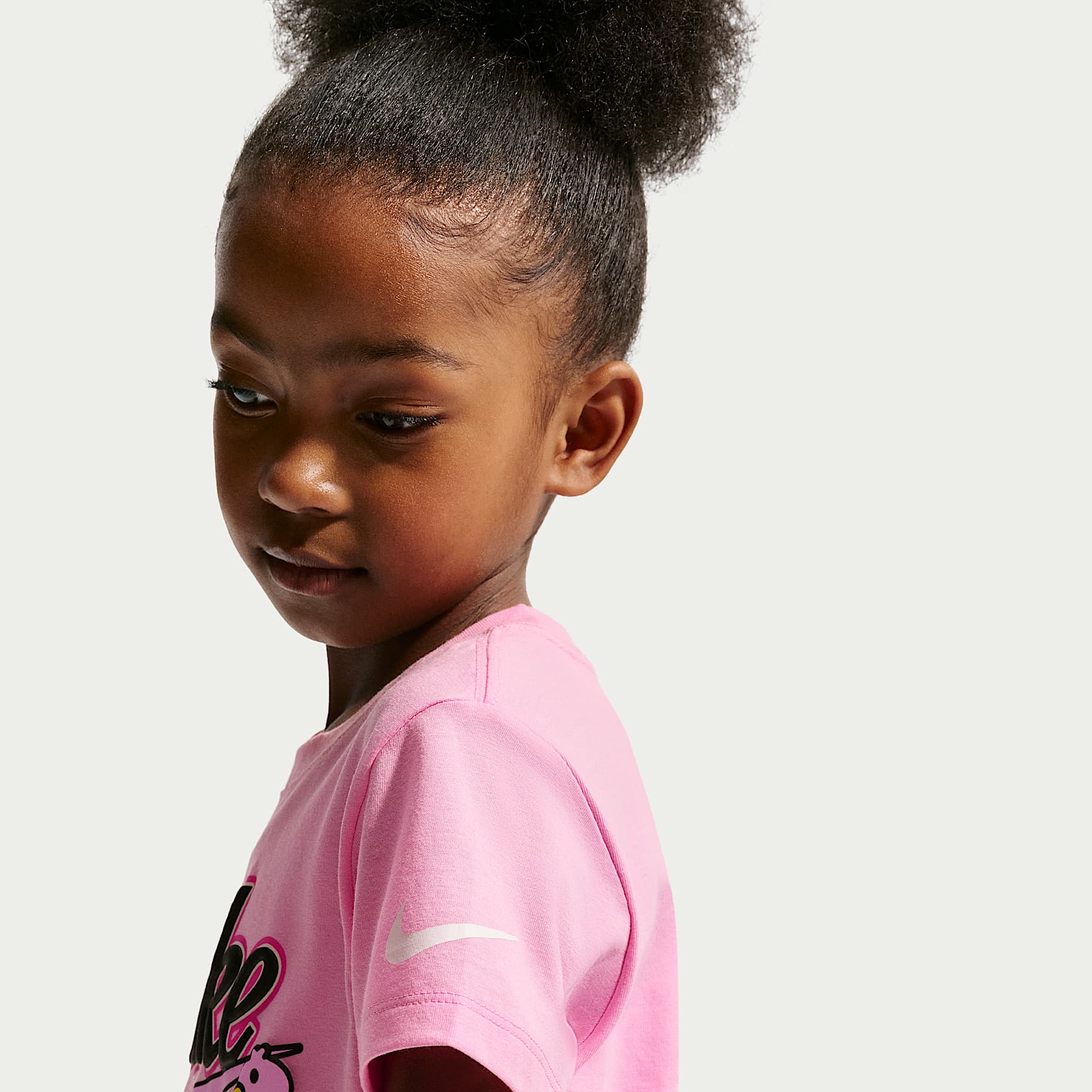 Playera Connected para niños talla pequeña Nike – Rosa amanecer – vista 2