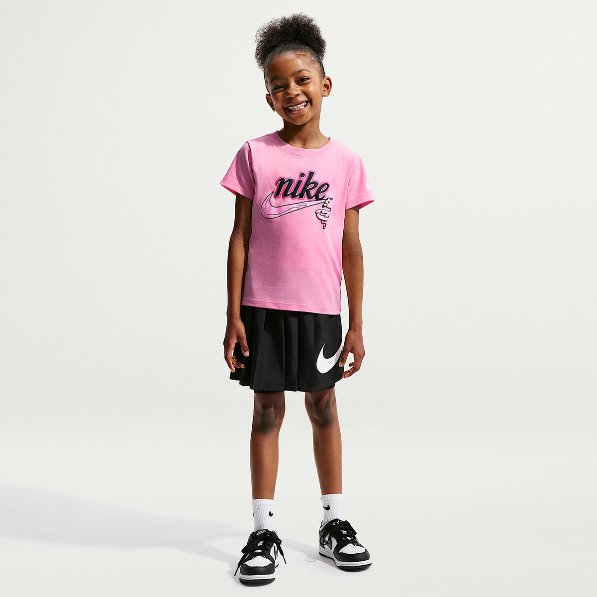 Playera Connected para niños talla pequeña Nike – Rosa amanecer – vista 4