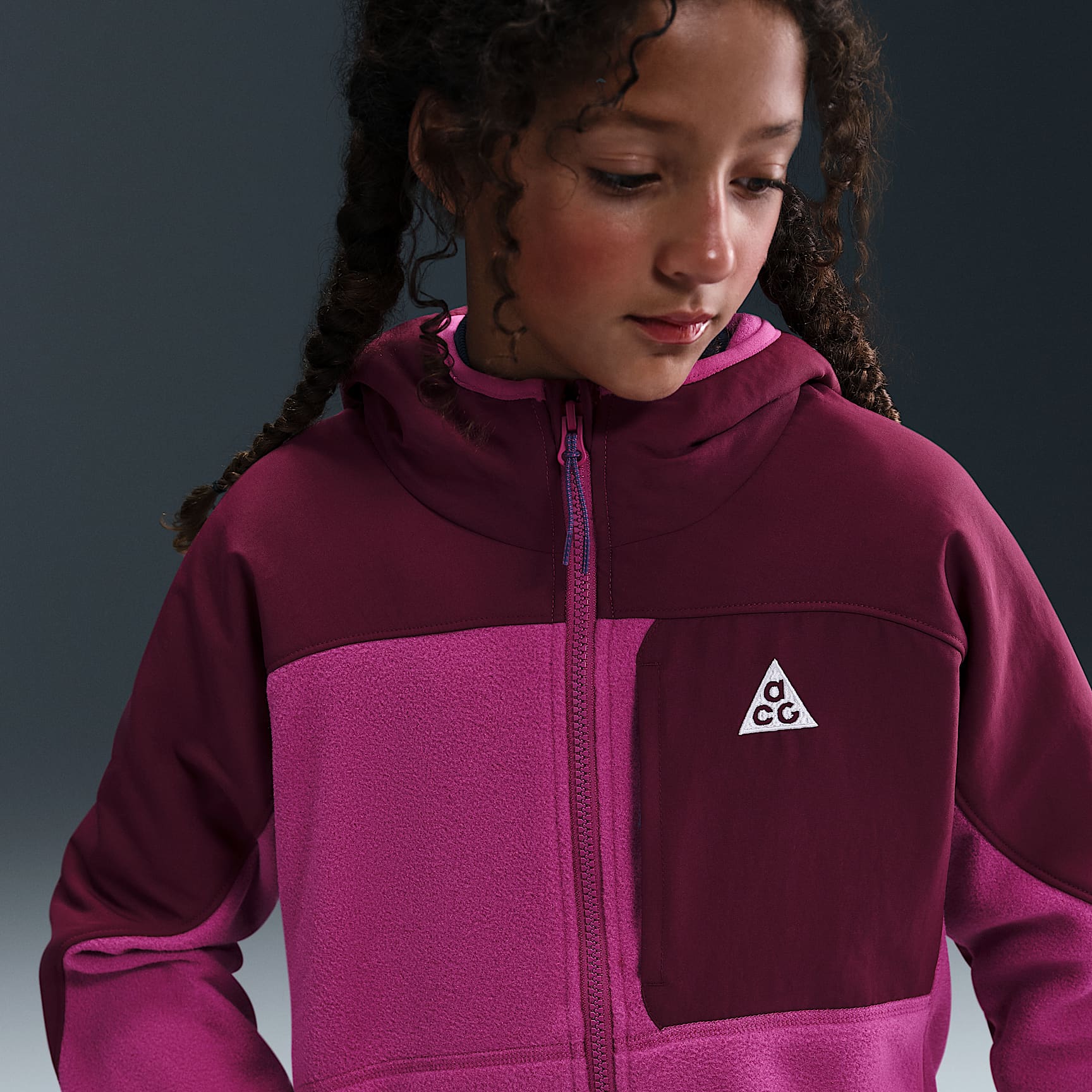 Sudadera con gorro Polartec® de cierre completo para niños talla grande Nike ACG "Wolf Tree" – Flor de cactus/Burdeos/Blanco cumbre – vista 2