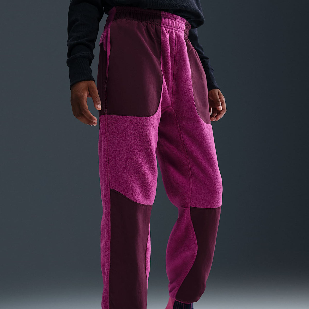 Pants Polartec® para niños talla grande Nike ACG "Wolf Tree" – Flor de cactus/Burdeos/Blanco cumbre – vista 2