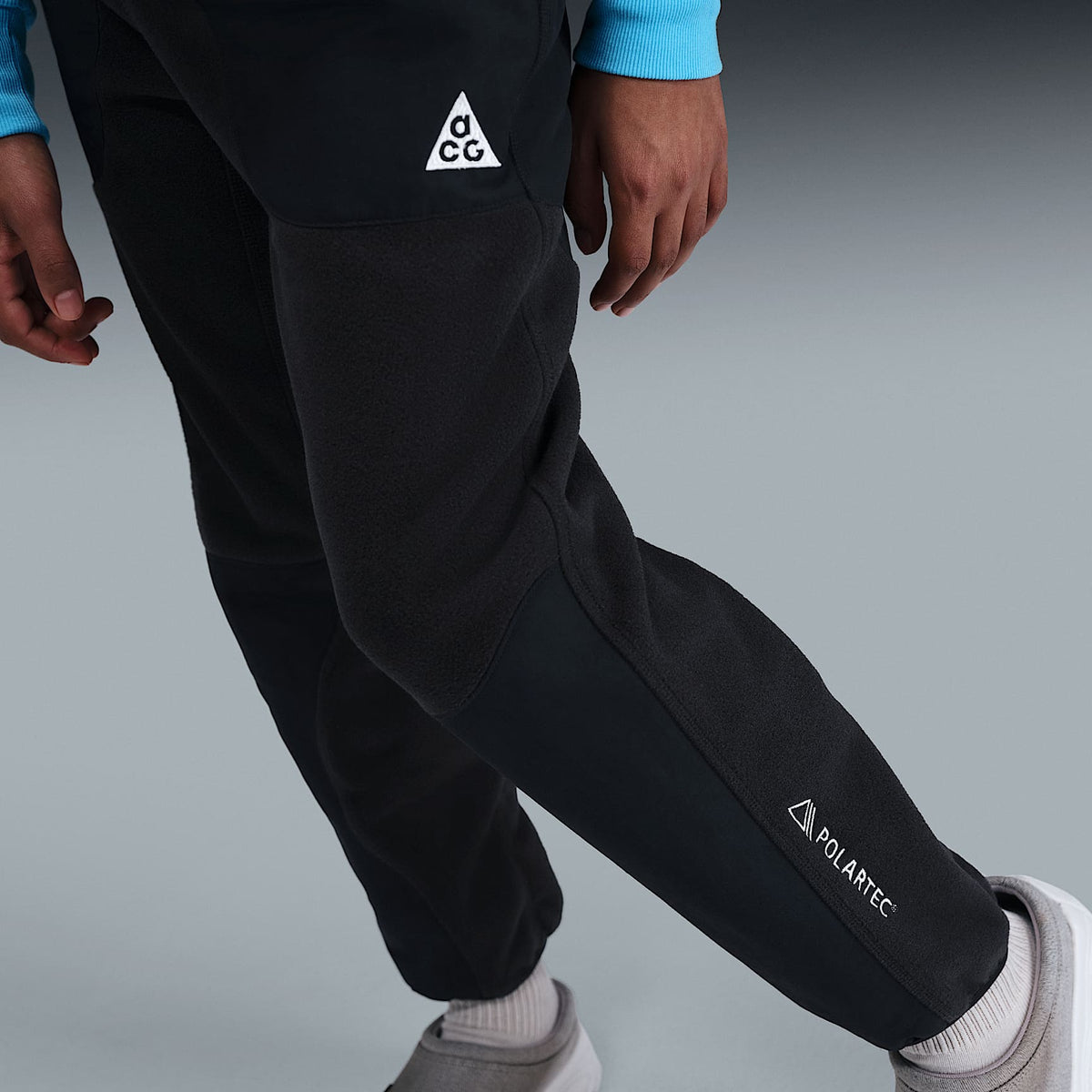 Pants Polartec® para niños talla grande Nike ACG "Wolf Tree" – Negro/Negro/Blanco cumbre – vista 2
