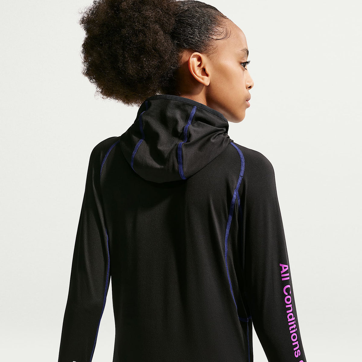 Playera de manga larga con protección contra los rayos UV para niños talla grande Nike ACG – Negro/Negro/Blanco cumbre – vista 2