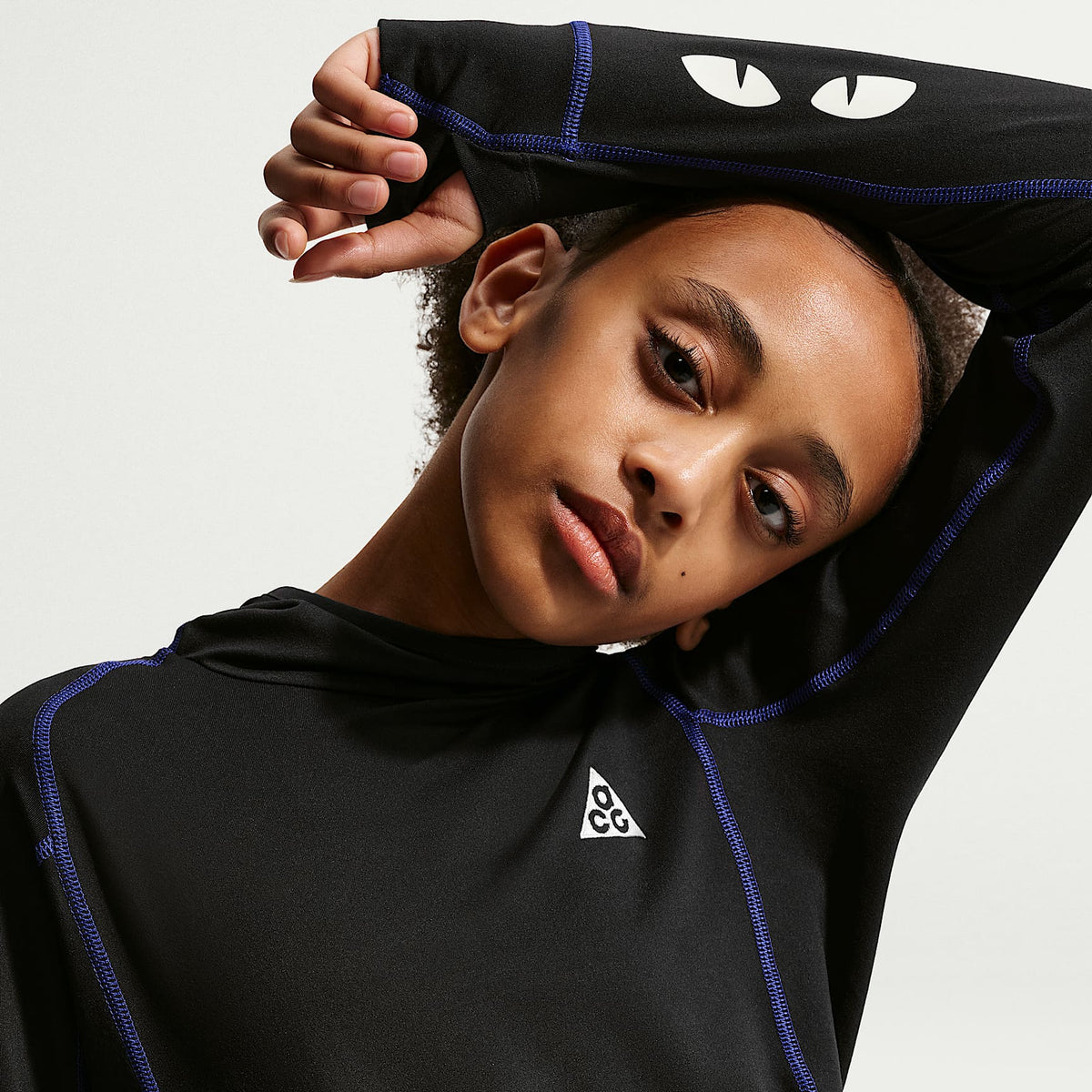 Playera de manga larga con protección contra los rayos UV para niños talla grande Nike ACG – Negro/Negro/Blanco cumbre – vista 3