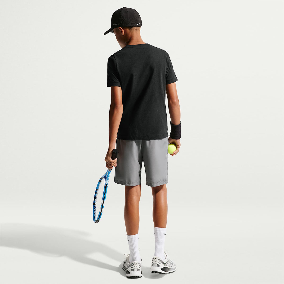 Playera para niño talla grande NikeCourt – Negro – vista 5