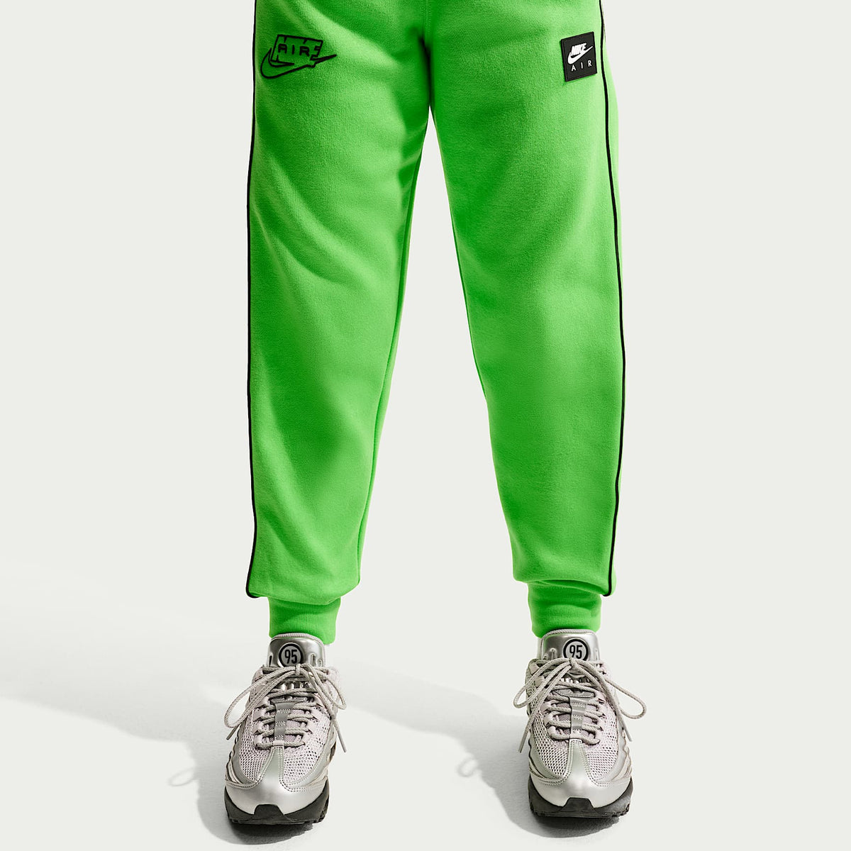 Joggers de tejido Fleece para niños talla grande Nike Air – Verde medio/Negro/Negro – vista 2