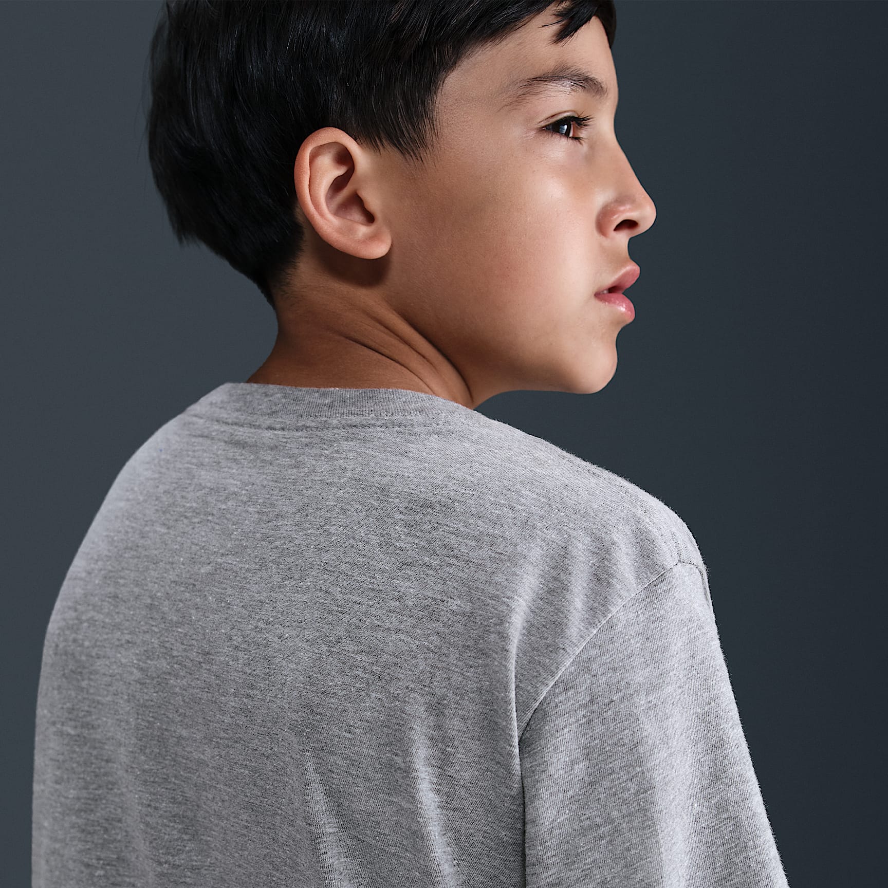Playera para niños talla grande Nike Air – Gris oscuro jaspeado – vista 2