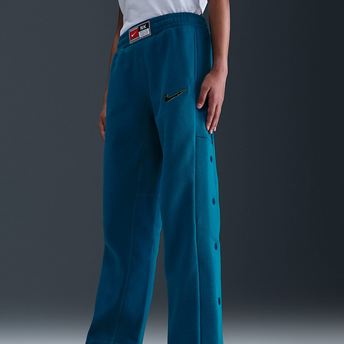 Pants de tejido Fleece para niños talla grande Nike Culture of Basketball – Verde abismo/Negro – vista 2