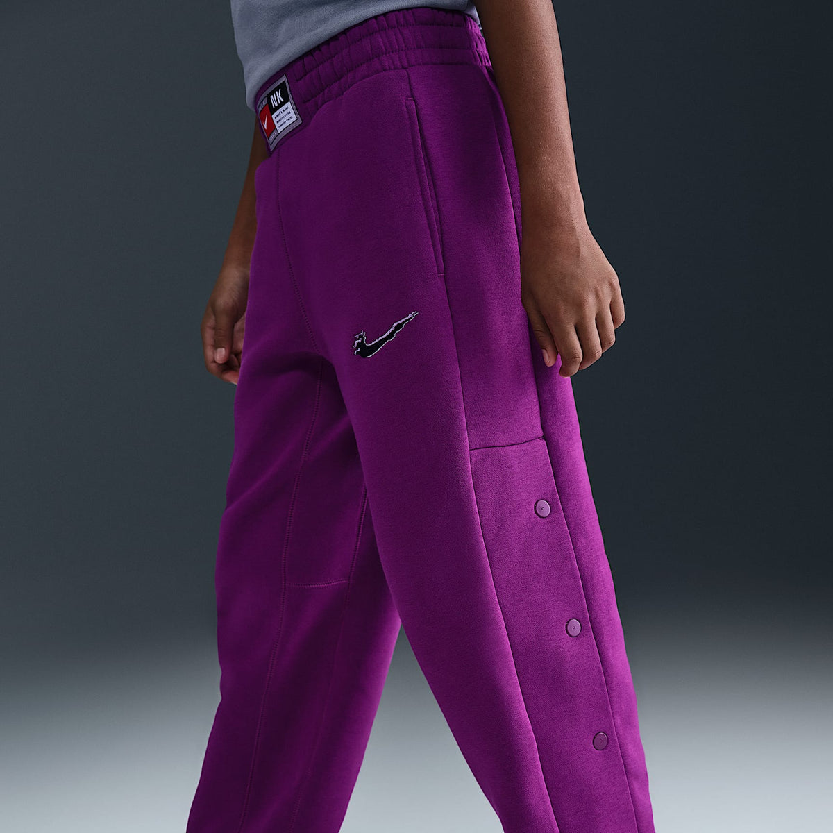 Pants de tejido Fleece para niños talla grande Nike Culture of Basketball – Baya resaltado/Negro – vista 3