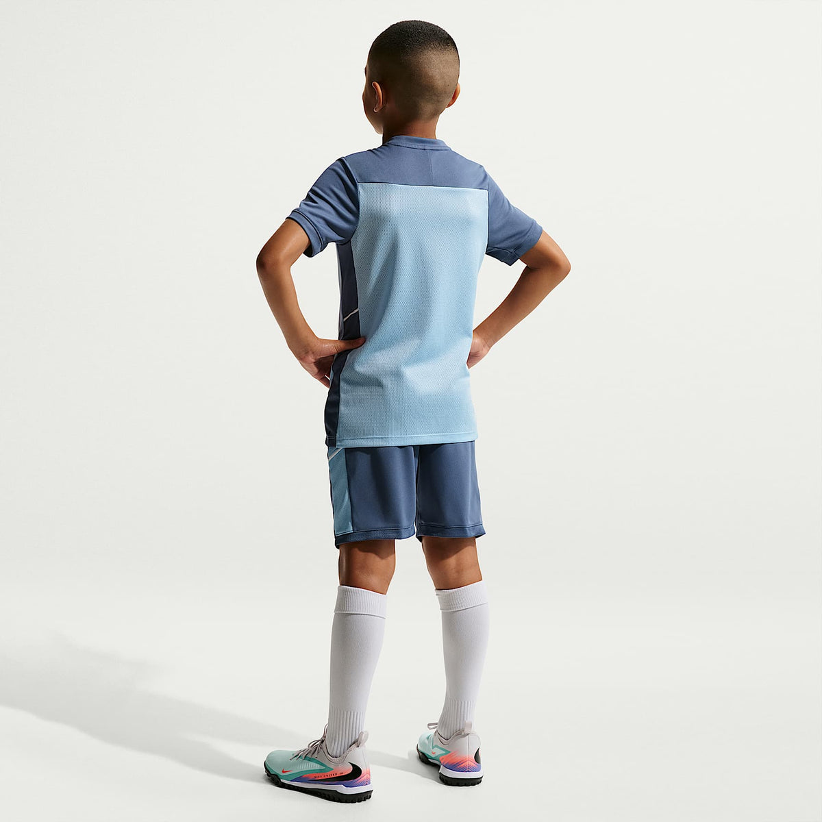Shorts de fútbol de tejido Knit Dri-FIT para niños talla grande Nike Academy – Azul difuso/Azul psíquico/Blanco – vista 6