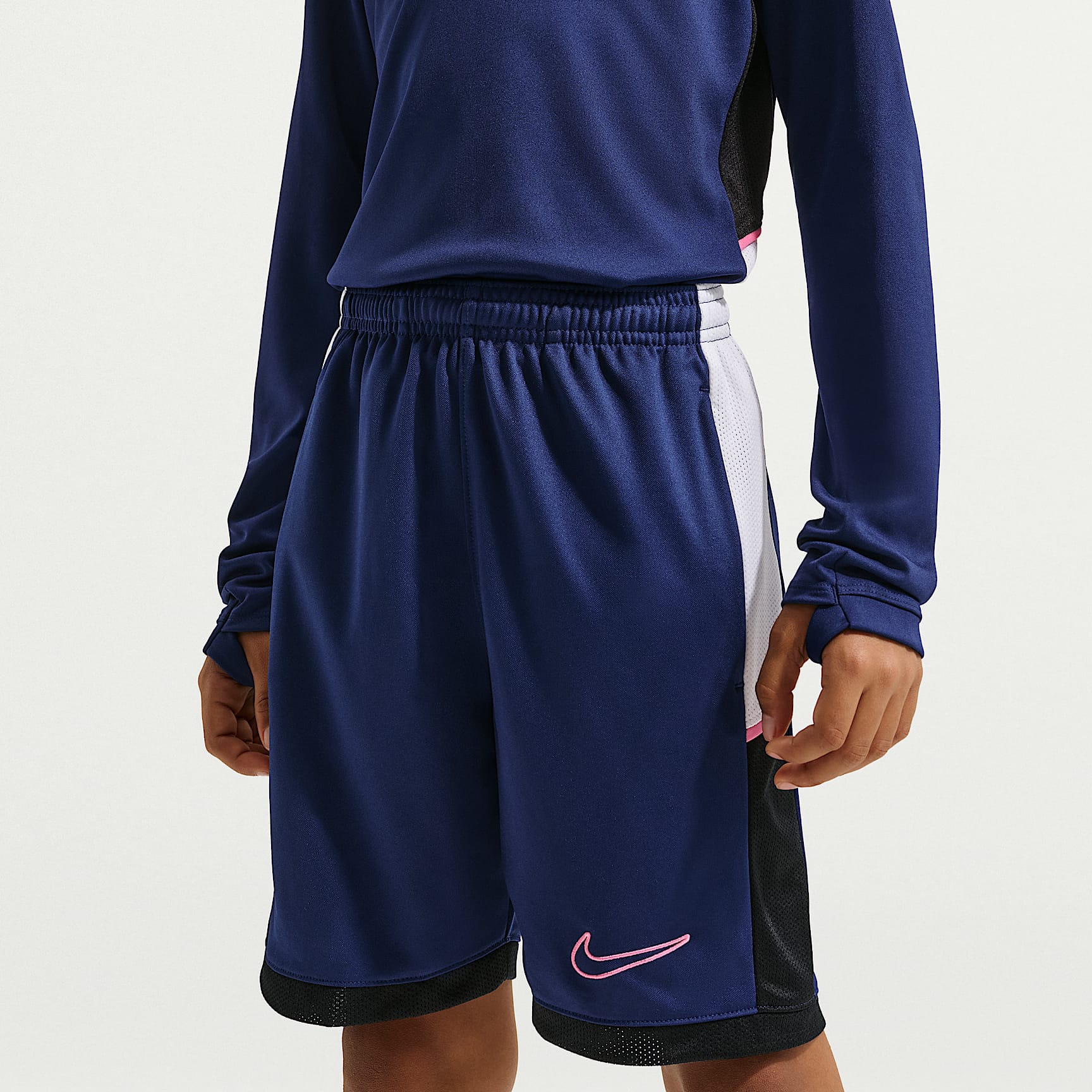 Shorts de fútbol de tejido Knit Dri-FIT para niños talla grande Nike Academy – Azul vacío/Blanco/Negro/Rosa paleta – vista 2