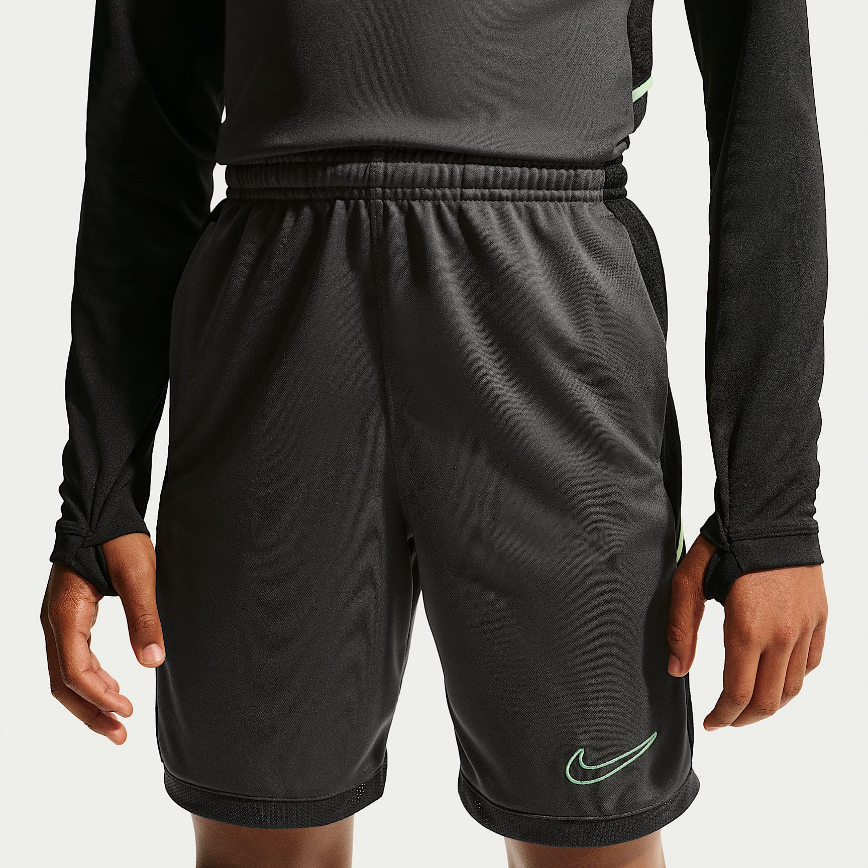 Shorts de fútbol de tejido Knit Dri-FIT para niños talla grande Nike Academy – Antracita/Antracita/Verde ilusión/Verde ilusión – vista 2