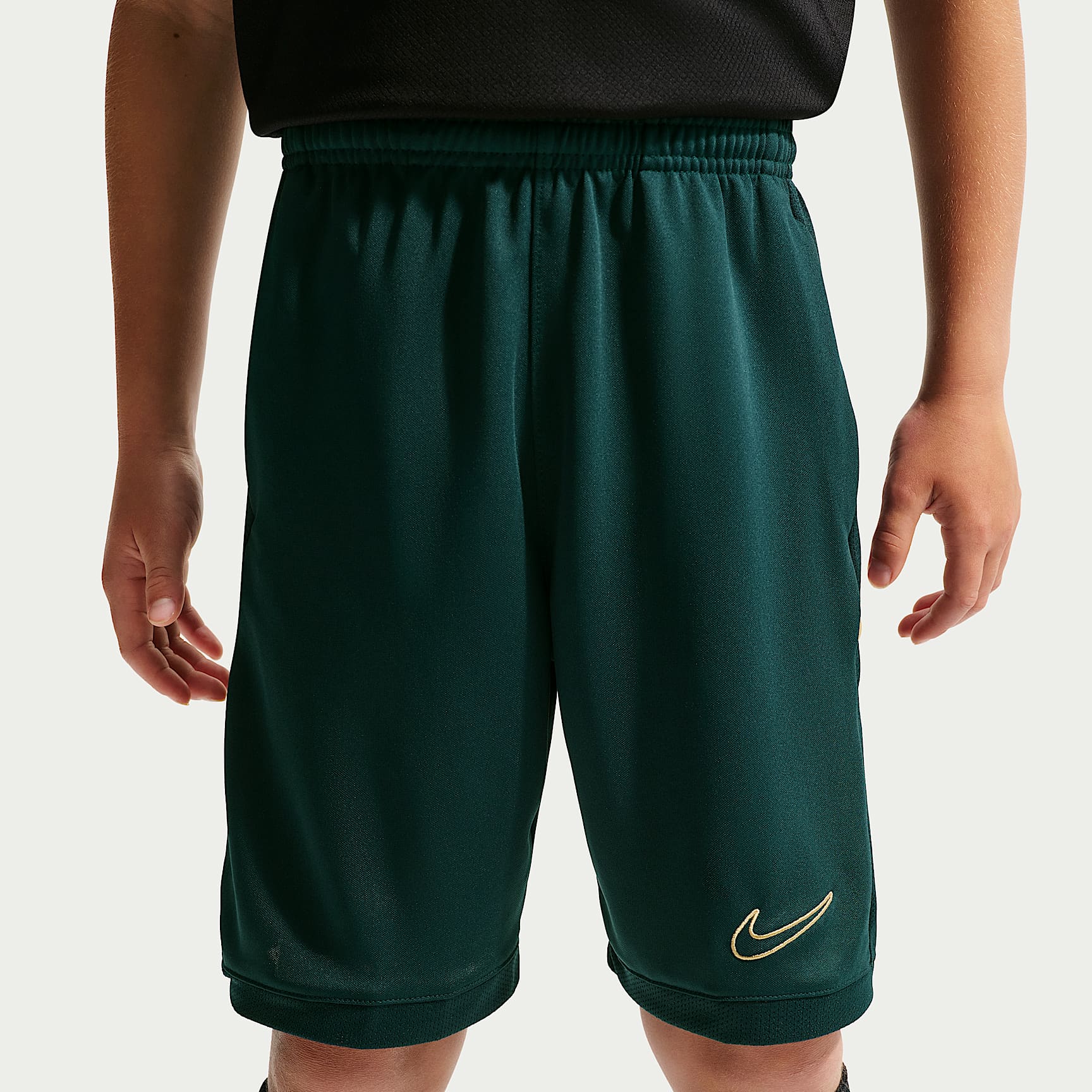 Shorts de fútbol de tejido Knit Dri-FIT para niños talla grande Nike Academy – Pícea medianoche/Pícea medianoche/Oro elemental/Oro metalizado – vista 2