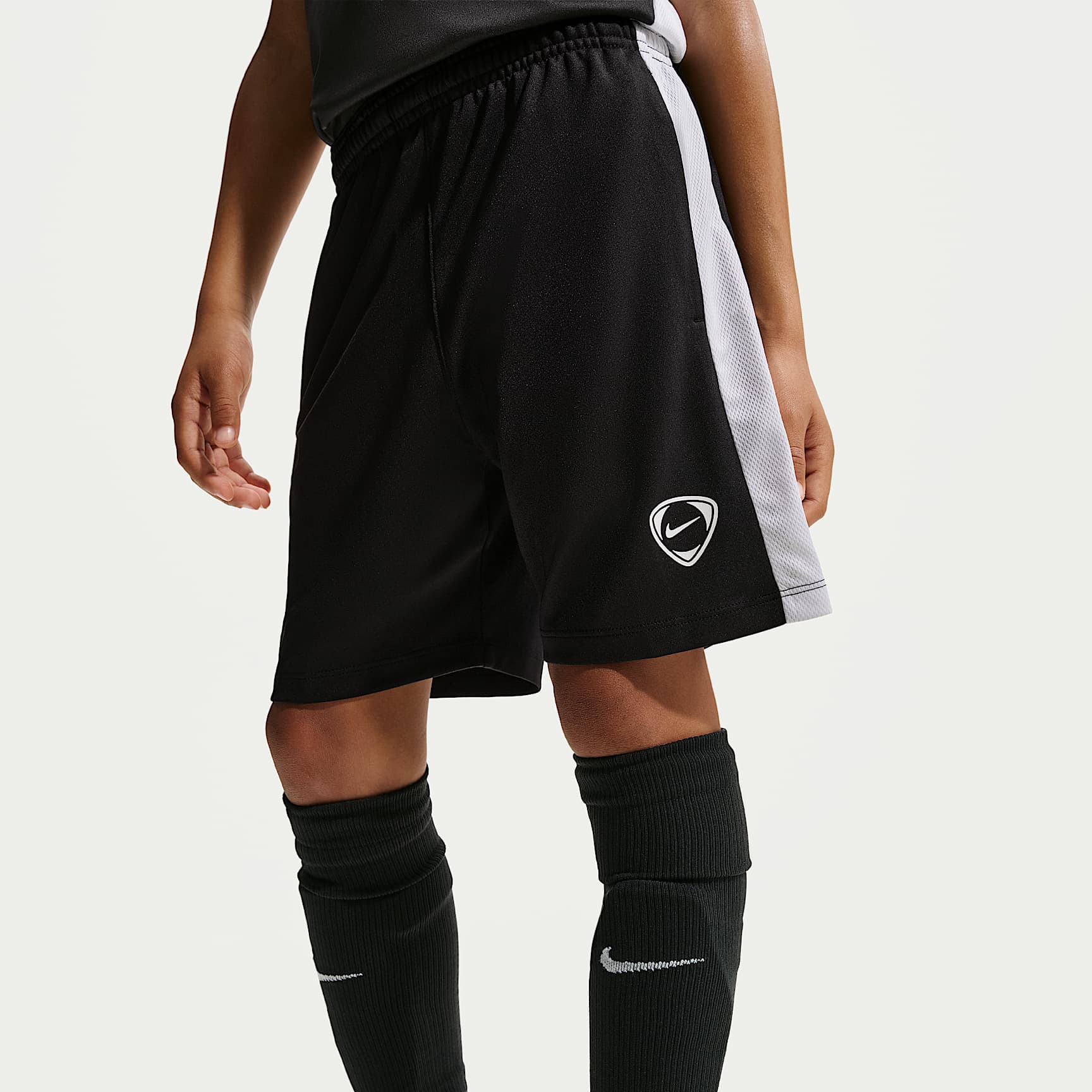Shorts de fútbol Dri-FIT para niños talla grande Nike Academy+ – Negro/Blanco/Blanco – vista 2