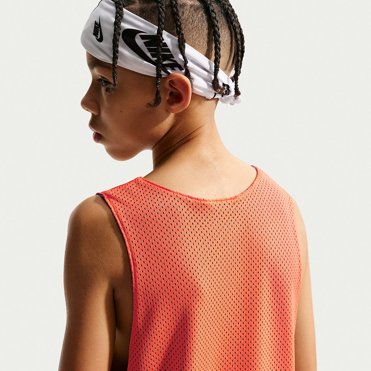 Jersey de básquetbol Dri-FIT para niños talla grande Nike Sportswear – Naranja césped/Estrella azul/Estrella azul – vista 2