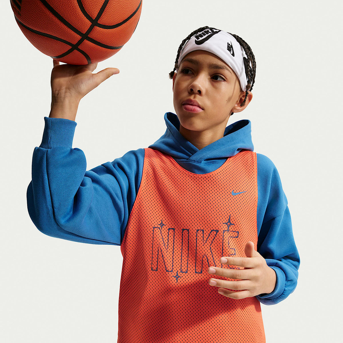 Jersey de básquetbol Dri-FIT para niños talla grande Nike Sportswear – Naranja césped/Estrella azul/Estrella azul – vista 3