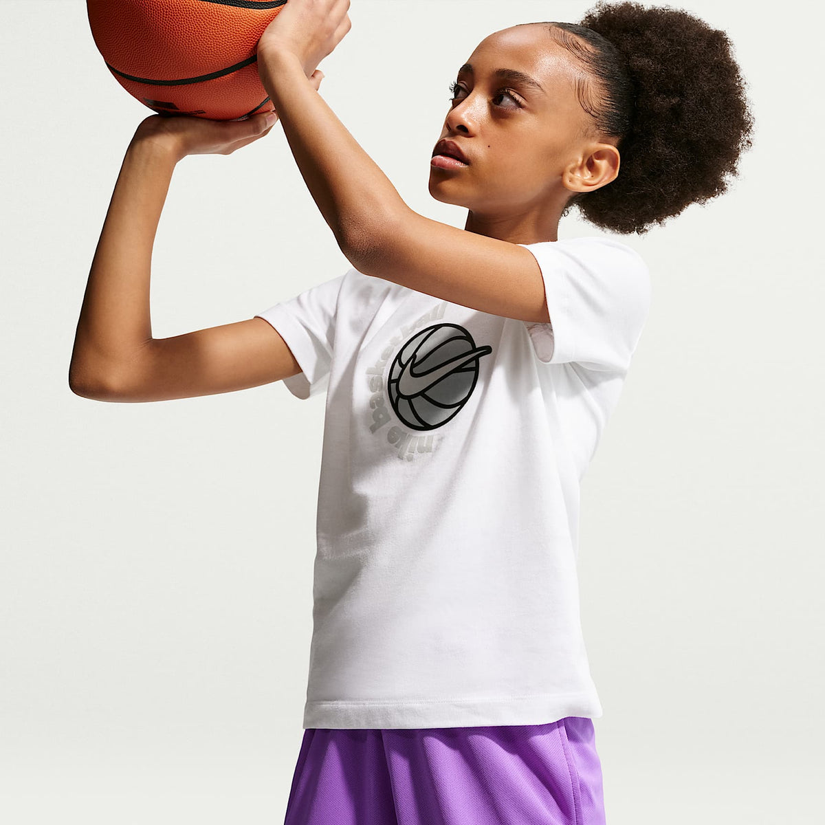 Shorts Dri-FIT Court de 13 cm para niños talla grande Nike – Violeta brillante/Blanco – vista 4