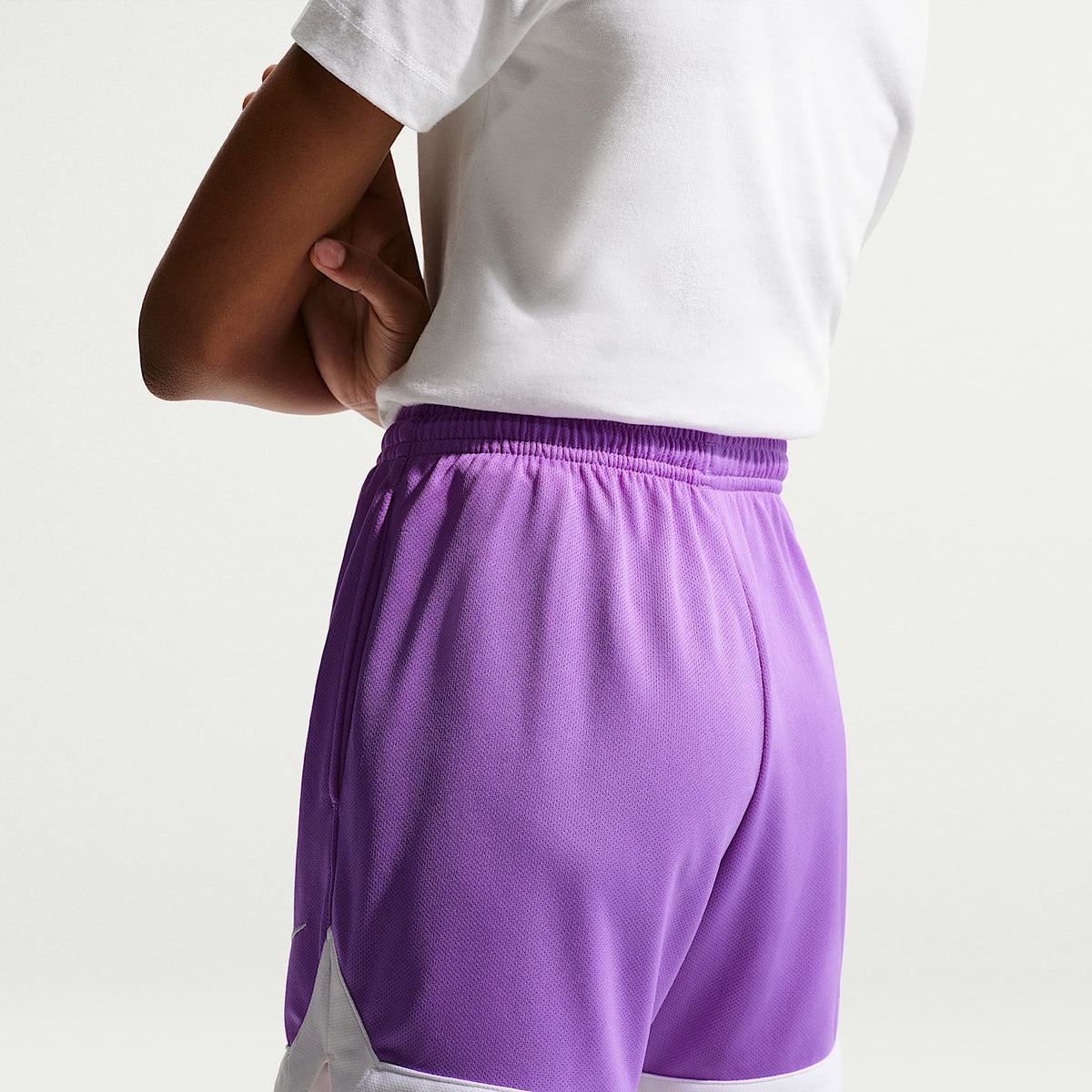 Shorts Dri-FIT Court de 13 cm para niños talla grande Nike – Violeta brillante/Blanco – vista 3