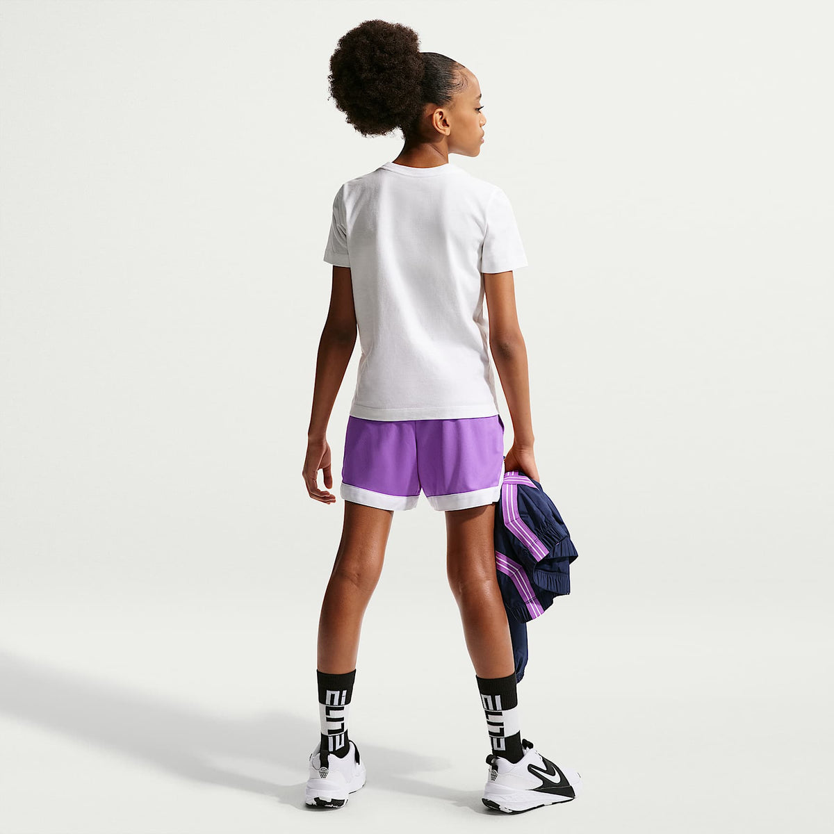 Shorts Dri-FIT Court de 13 cm para niños talla grande Nike – Violeta brillante/Blanco – vista 5