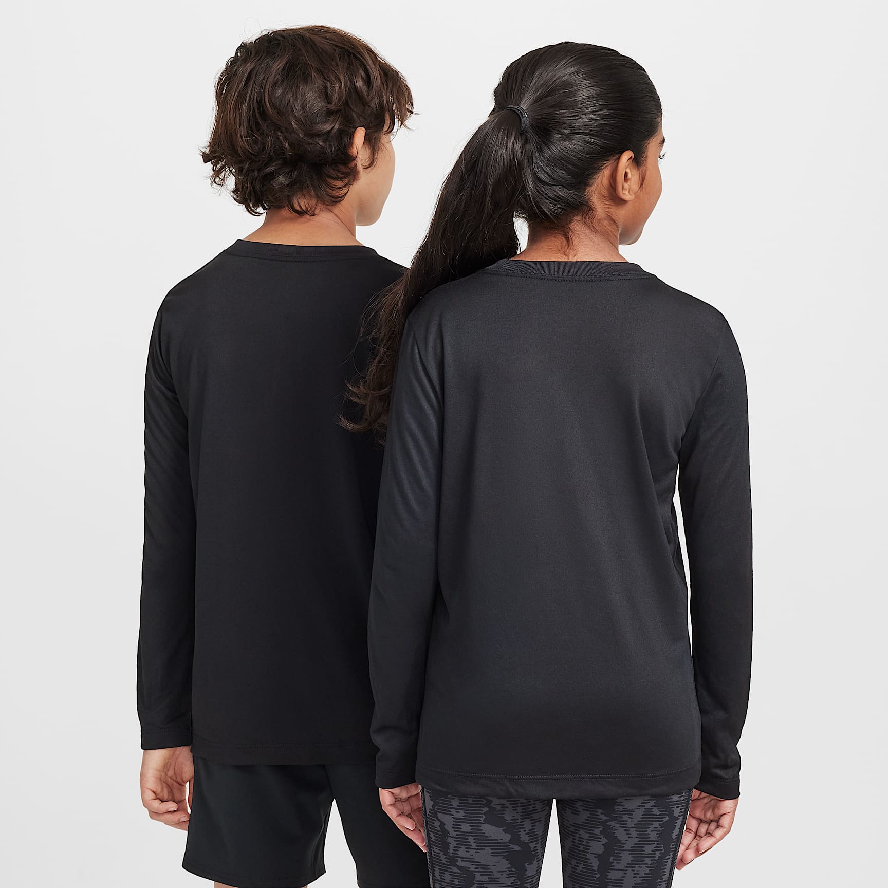 Playera de manga larga Dri-FIT para niño talla grande Nike Legend – Negro – vista 2