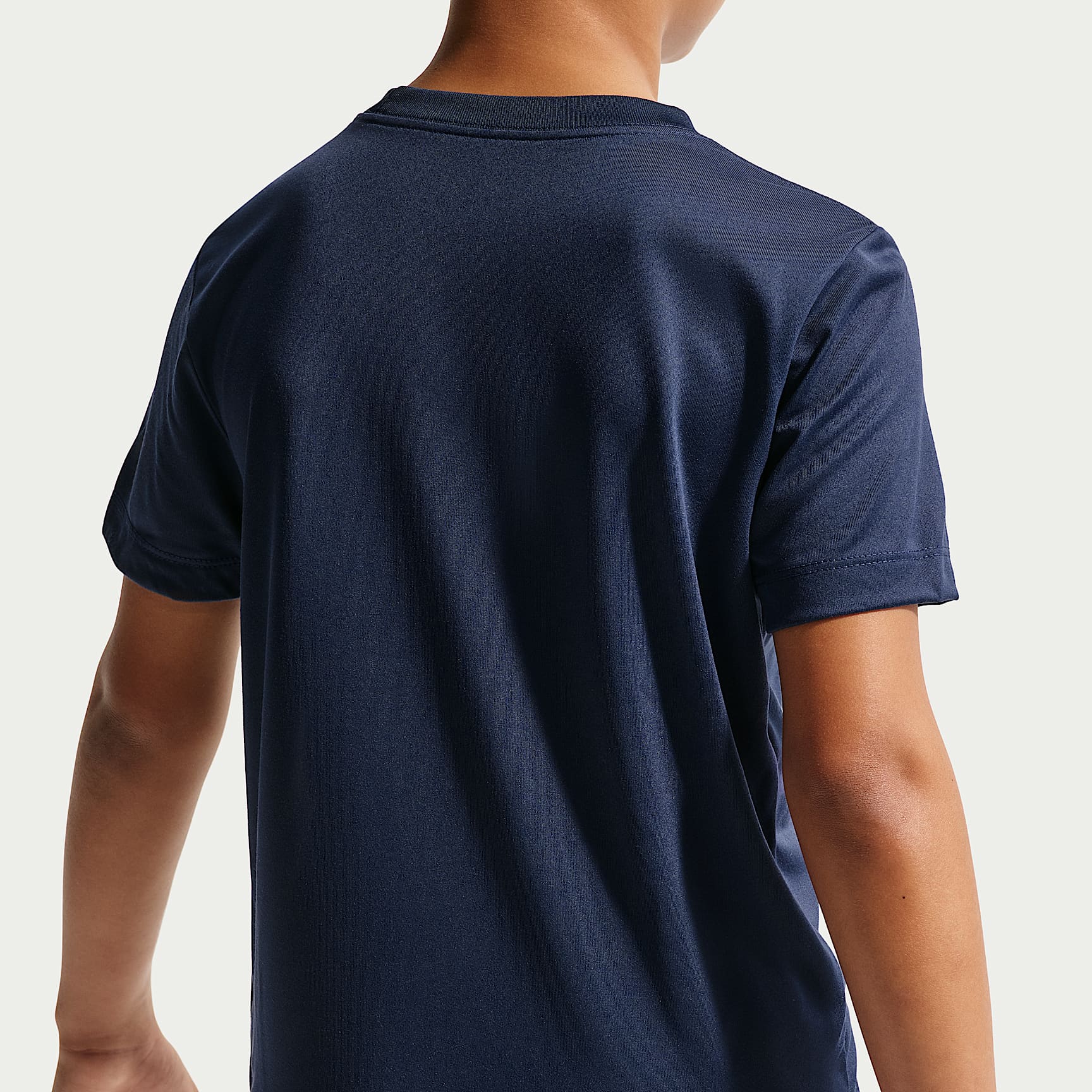 Playera Dri-FIT para niños talla grande Nike Legend – Azul marino medianoche – vista 2
