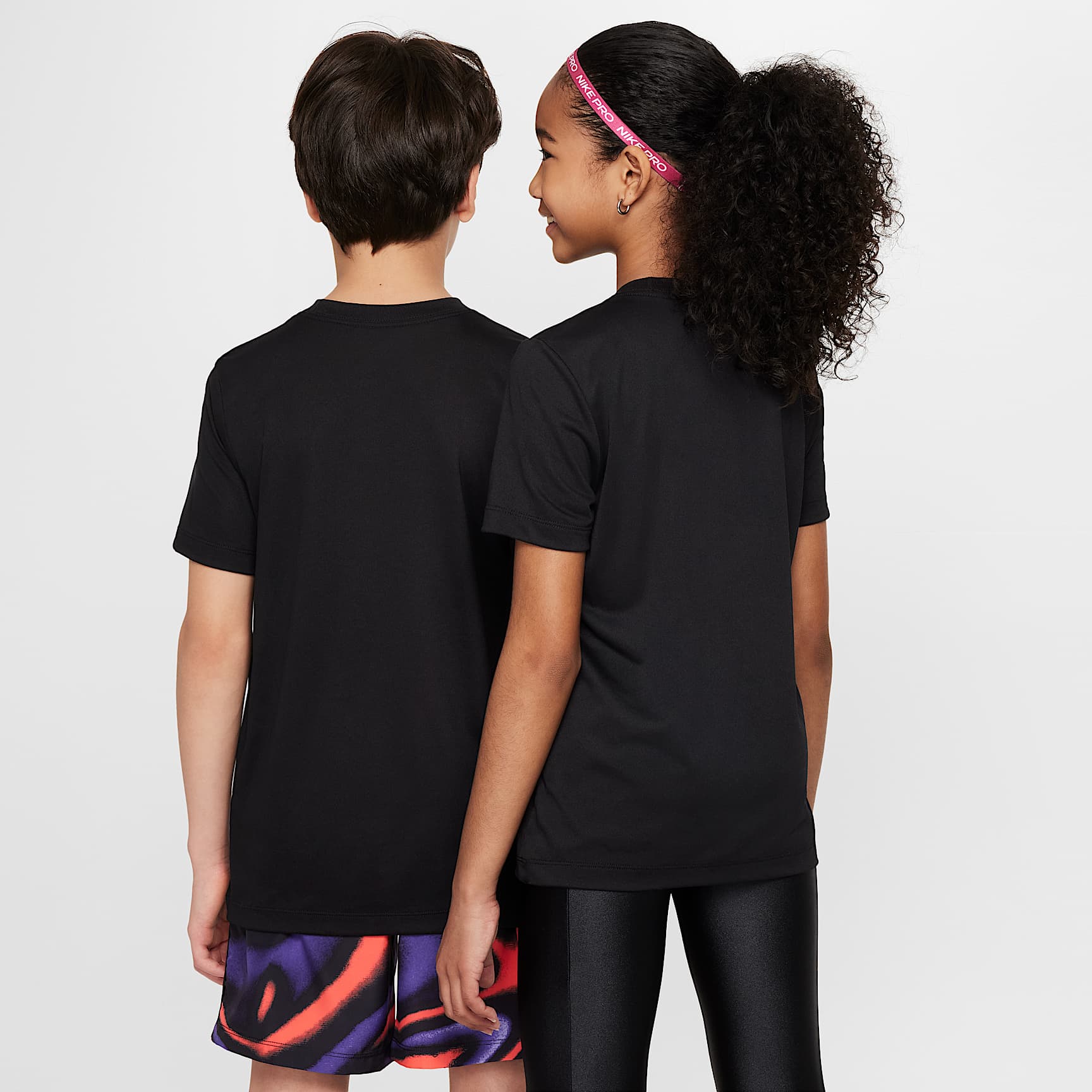Playera Dri-FIT para niños talla grande Nike Legend – Negro – vista 2