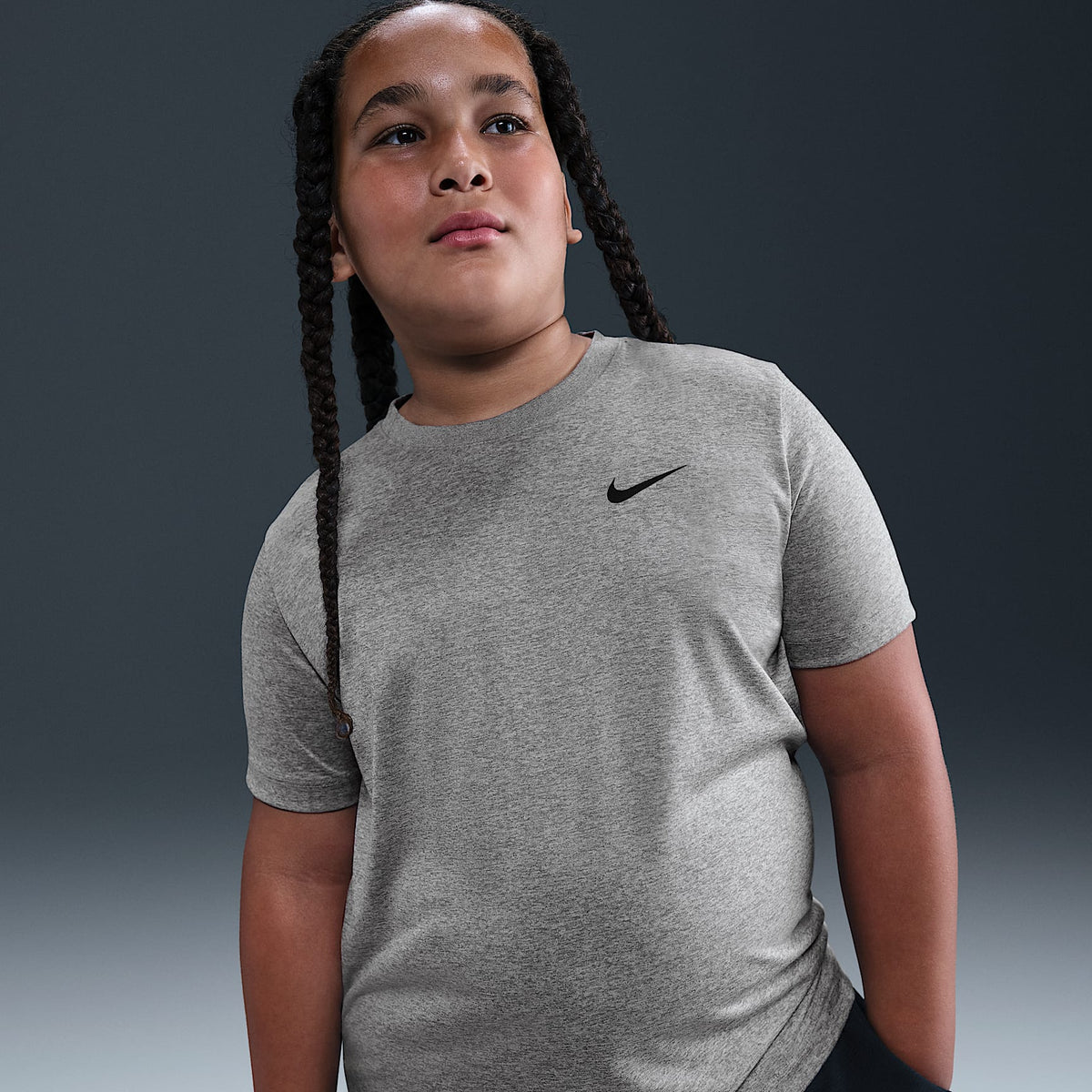 Playera de entrenamiento Dri-FIT para niños talla grande Nike Legend – Gris rugoso/Plata liso/Jaspeado – vista 1