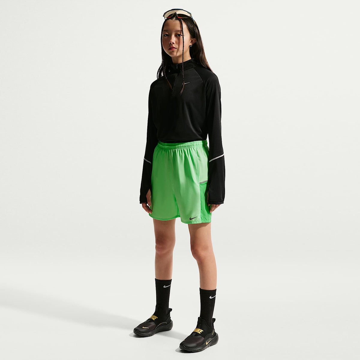 Shorts de entrenamiento Dri-FIT para niños talla grande Nike Miler – Verde ilusión/Verde chispa claro – vista 1