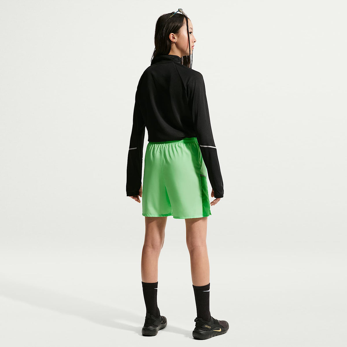 Shorts de entrenamiento Dri-FIT para niños talla grande Nike Miler – Verde ilusión/Verde chispa claro – vista 5