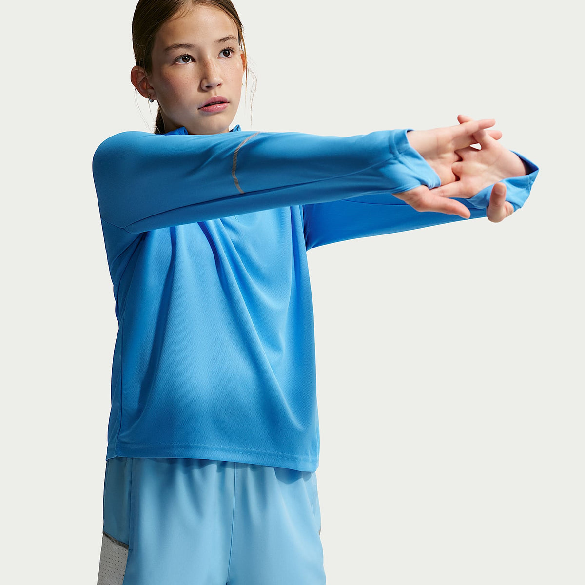 Shorts de entrenamiento Dri-FIT para niños talla grande Nike Miler – Azul fútbol/Blanco – vista 4