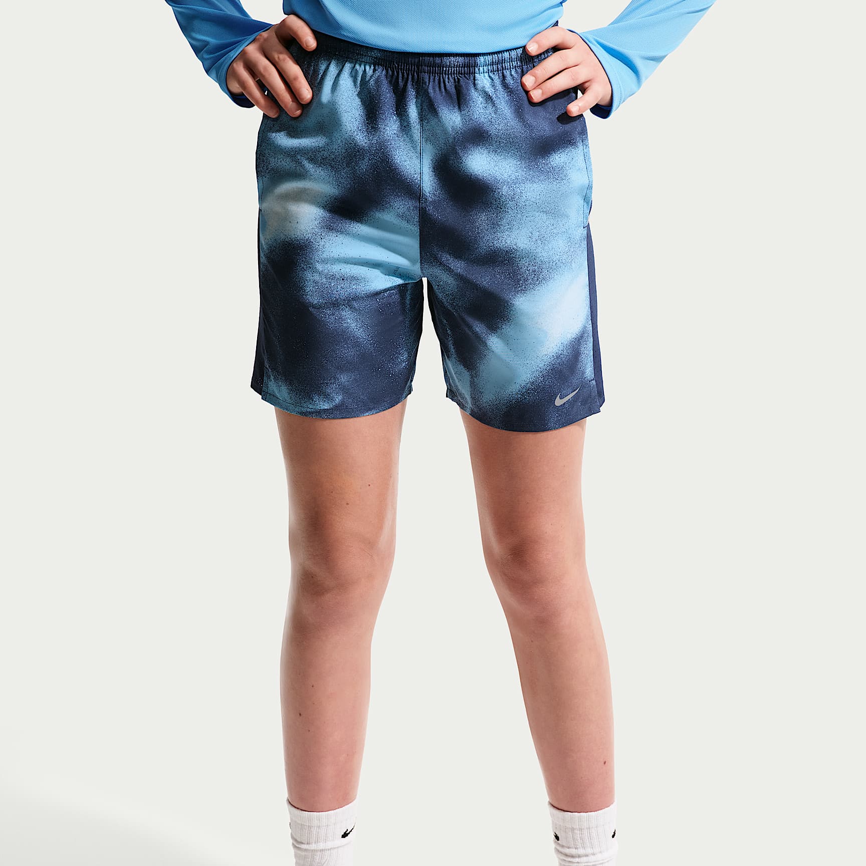 Shorts Dri-FIT para niños talla grande Nike Miler – Azul fútbol/Azul marino medianoche – vista 2