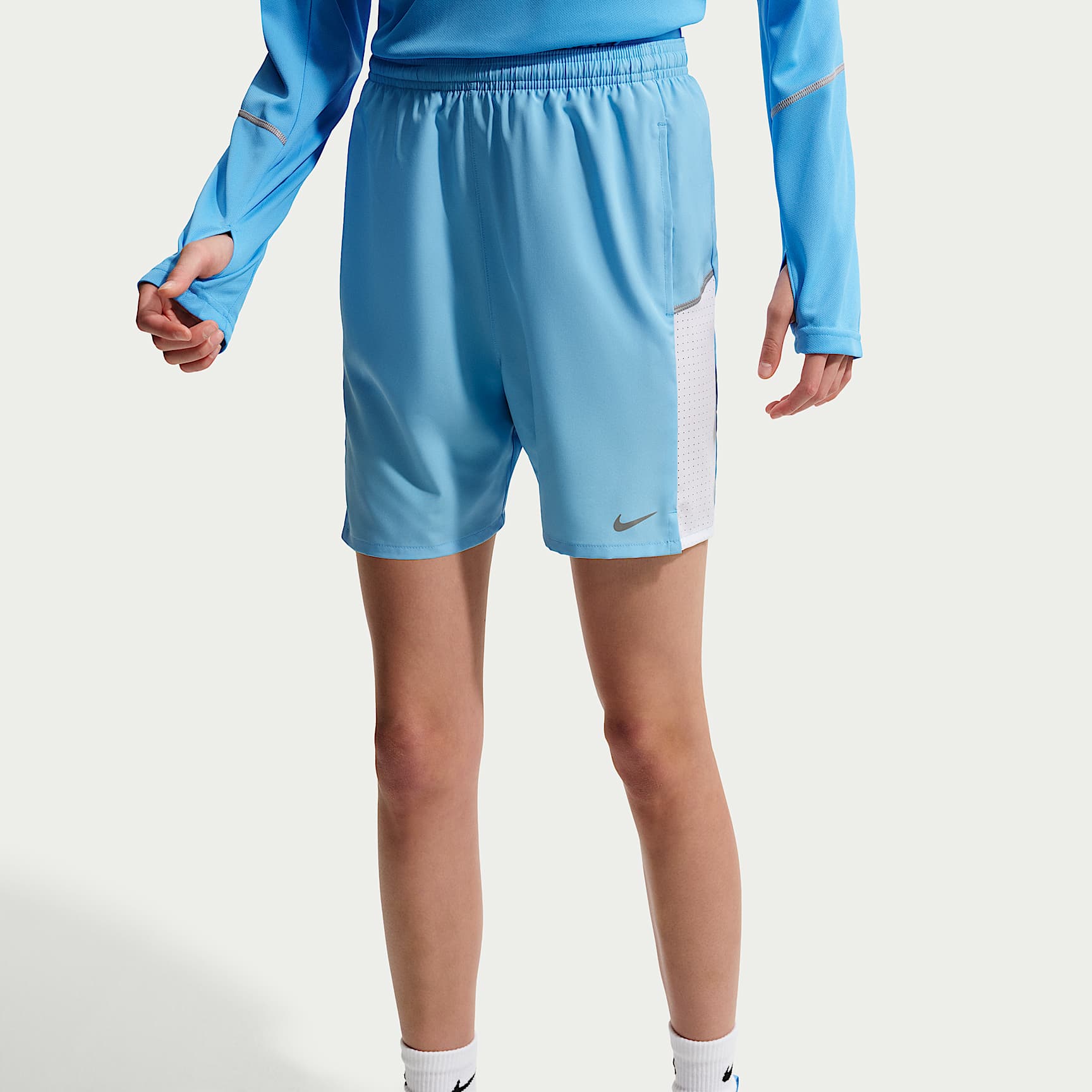 Shorts de entrenamiento Dri-FIT para niños talla grande Nike Miler – Azul fútbol/Blanco – vista 2