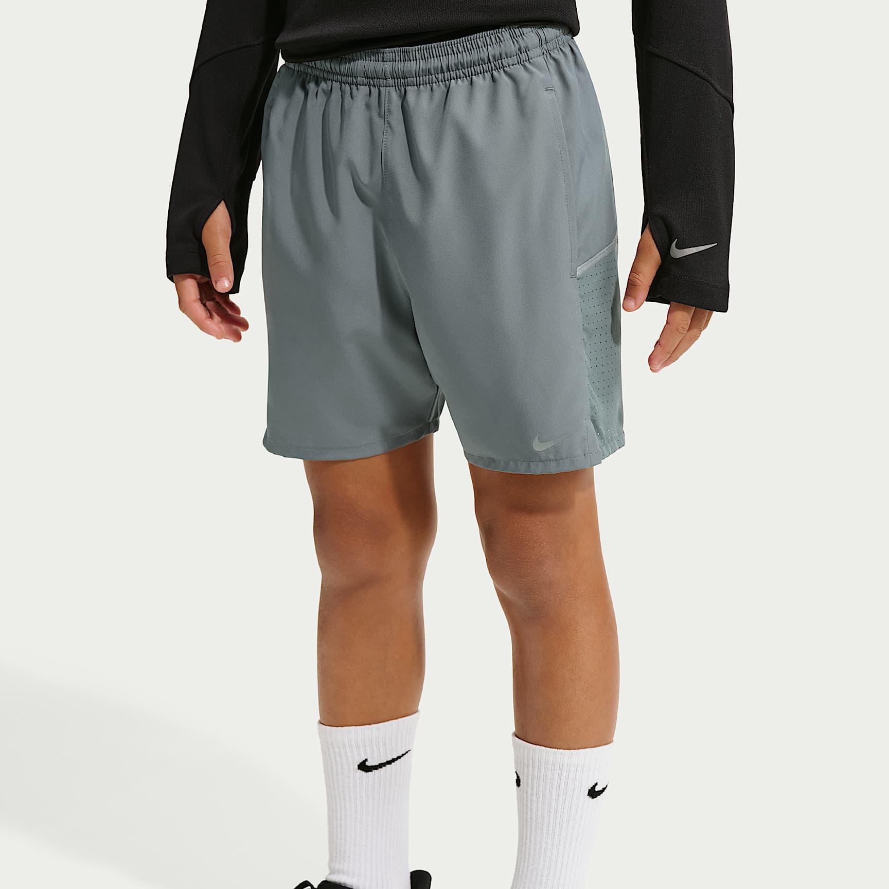 Shorts de entrenamiento Dri-FIT para niños talla grande Nike Miler – Gris humo/Gris humo – vista 2
