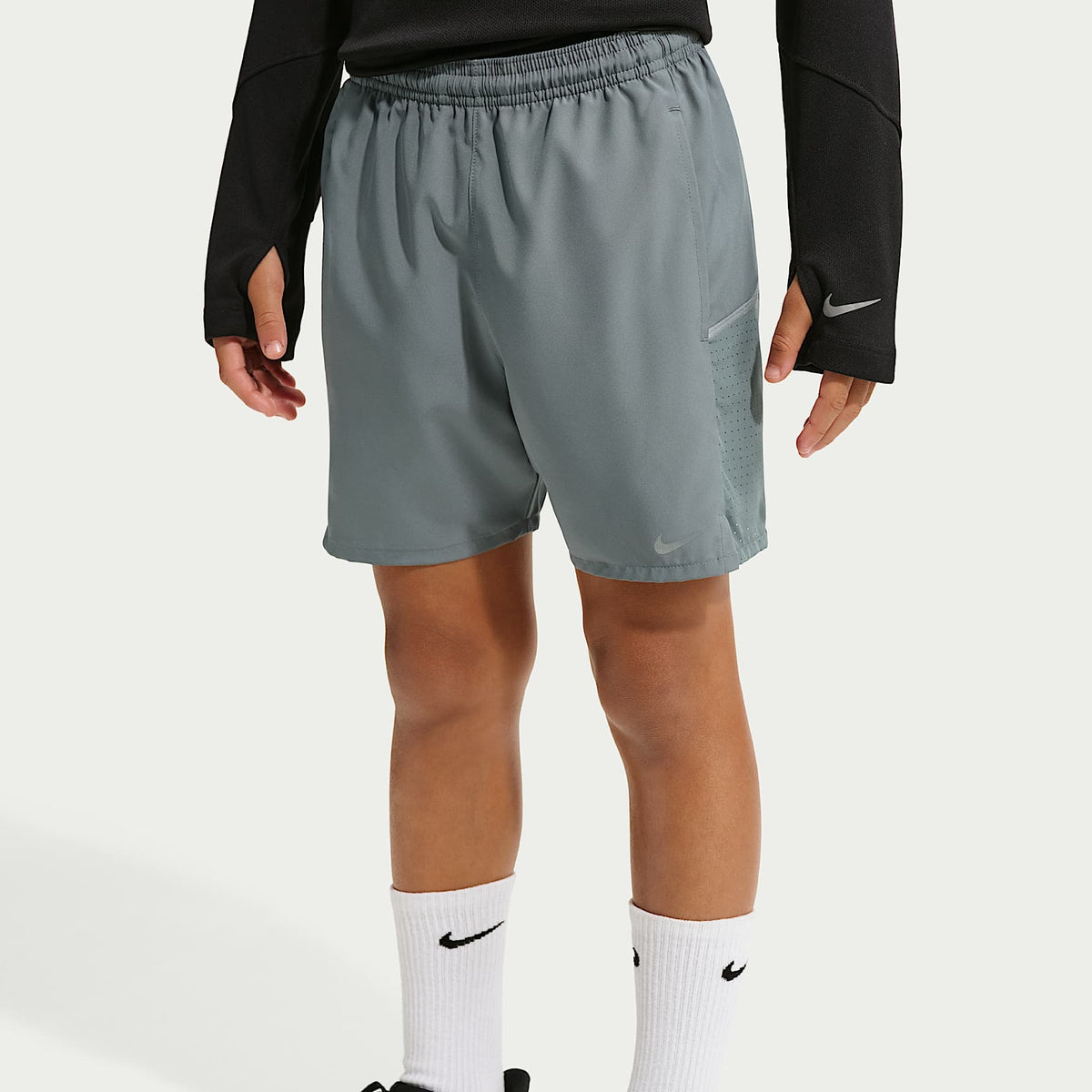 Shorts de entrenamiento Dri-FIT para niños talla grande Nike Miler – Gris humo/Gris humo – vista 2