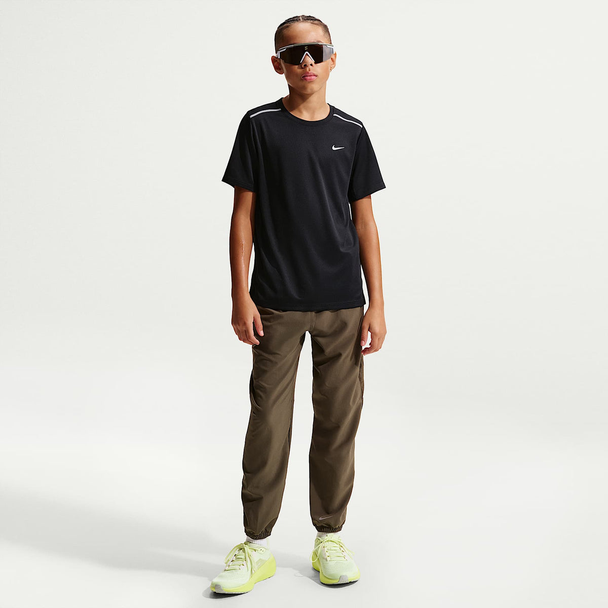 Playera de manga corta Nike Miler Dri-FIT para niños talla grande – Negro/Jaspeado – vista 7