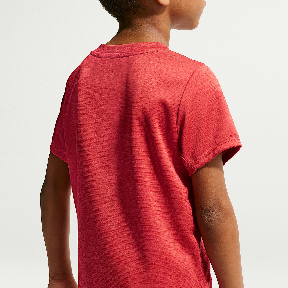 Conjunto de playera y shorts Dri-FIT para niños talla pequeña Nike Miler – Carmesí claro – vista 3