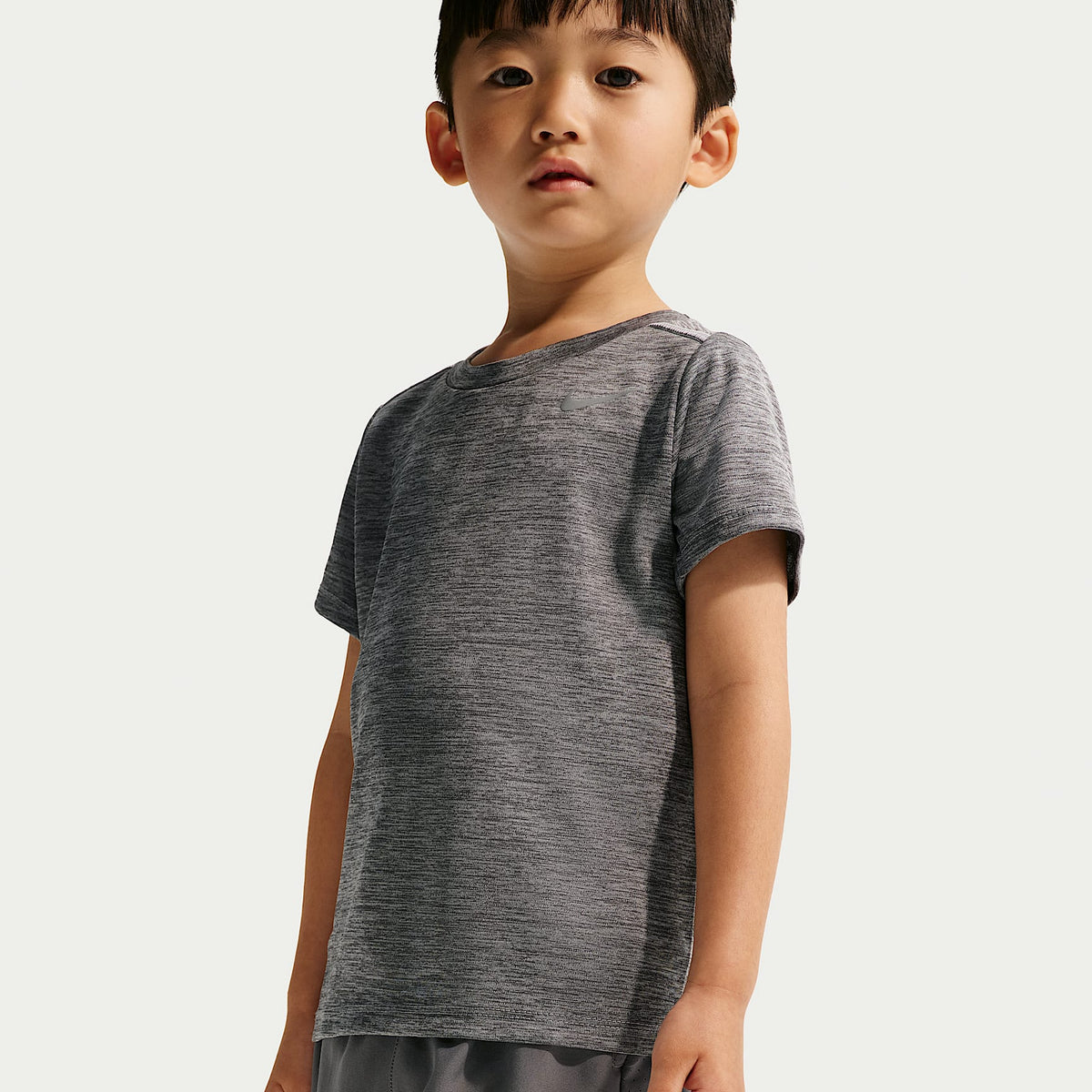 Conjunto de playera Miler y shorts Dri-FIT infantil Nike – Gris humo – vista 6